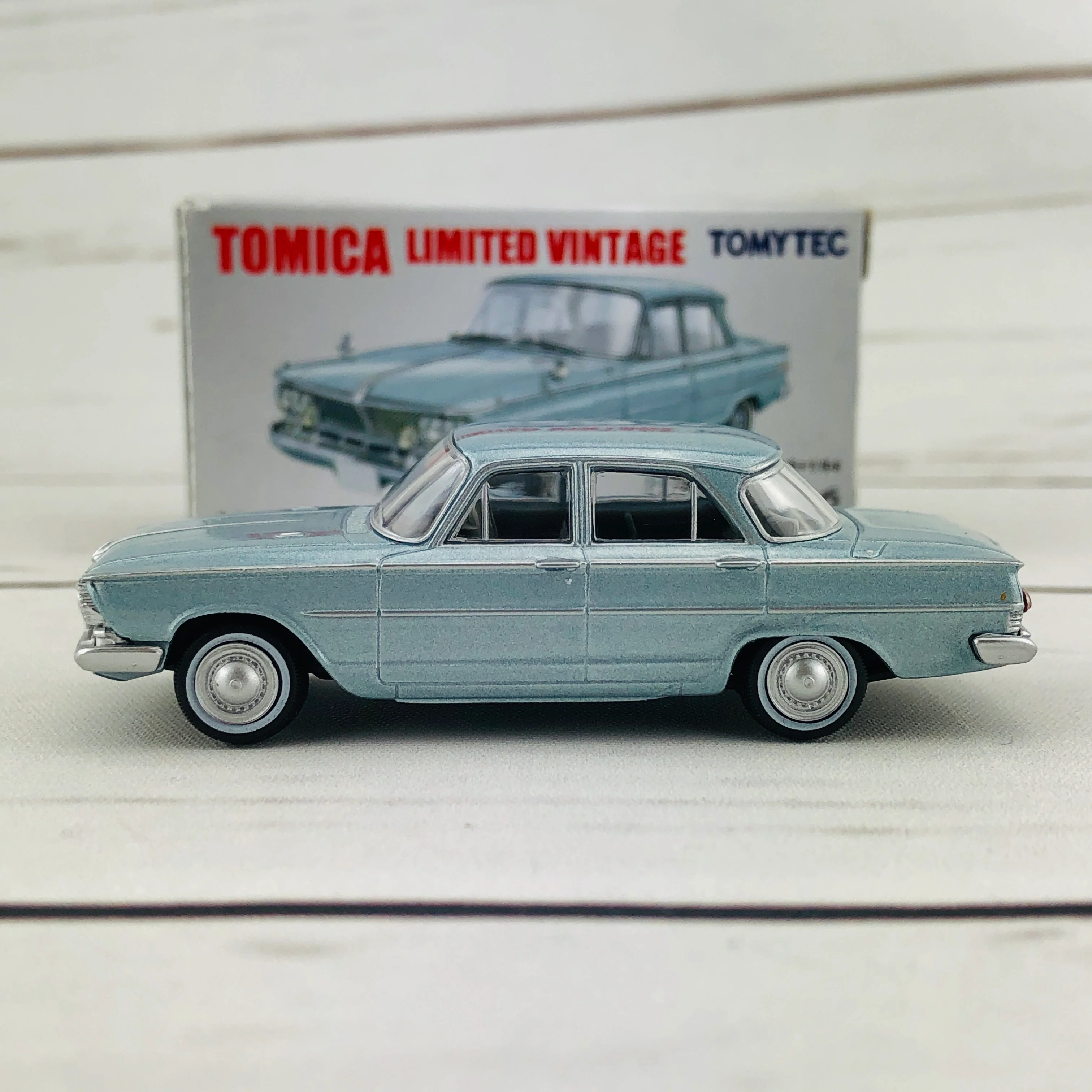 Tomica Limited Vintage 1/64 Nissan Prince Gloria Super6 (1963) Blue LV-174a - Image 2