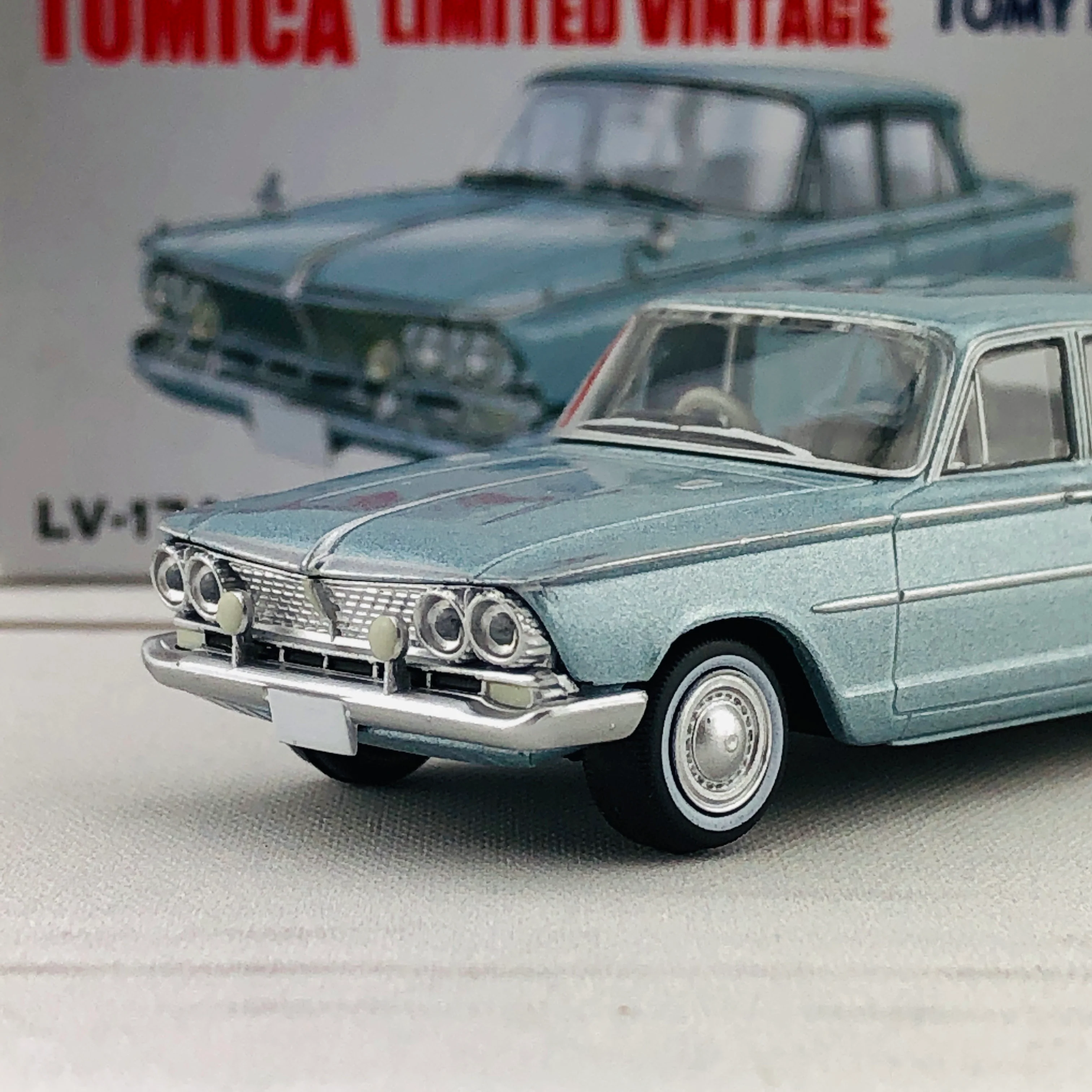 Tomica Limited Vintage 1/64 Nissan Prince Gloria Super6 (1963) Blue LV-174a - Image 3
