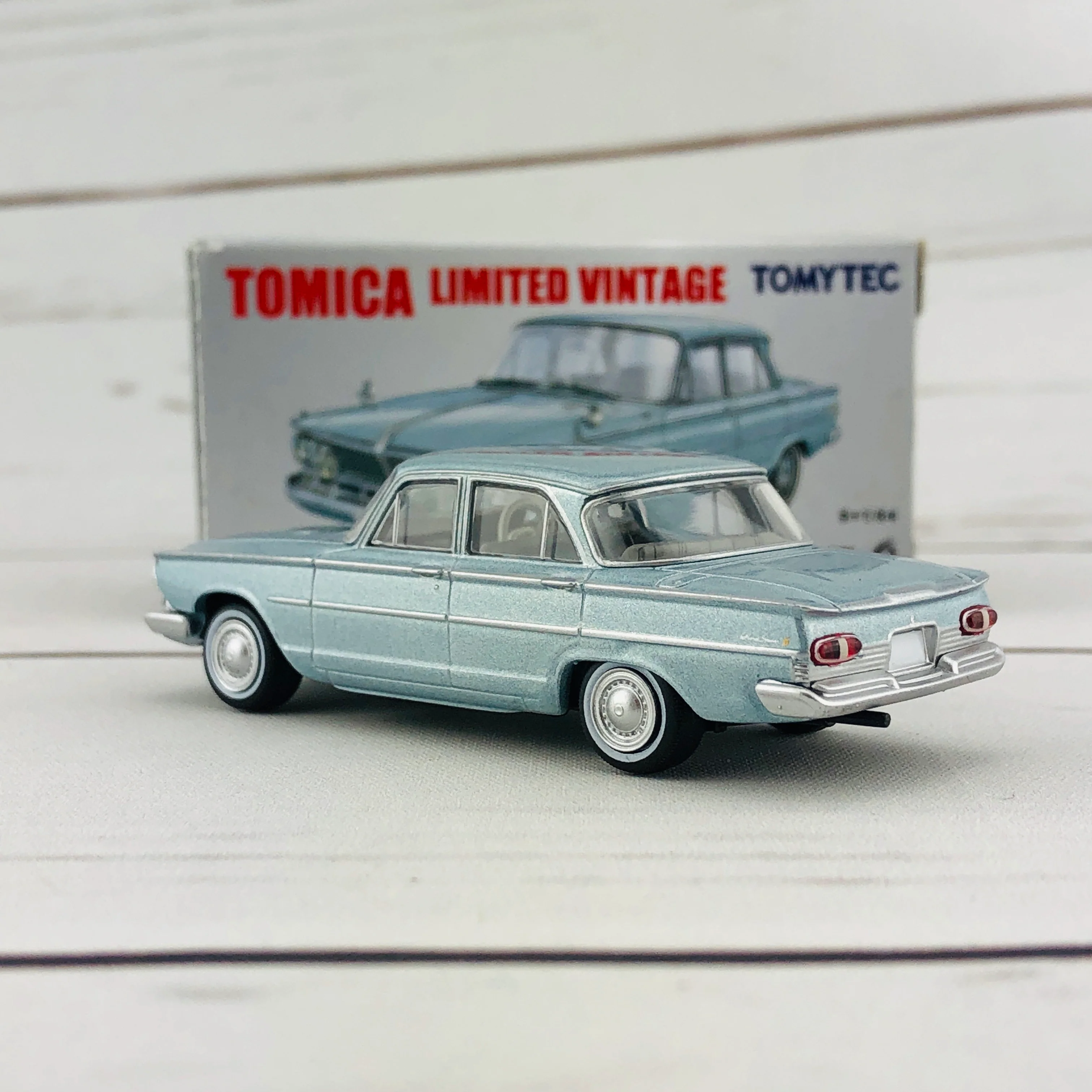 Tomica Limited Vintage 1/64 Nissan Prince Gloria Super6 (1963) Blue LV-174a - Image 4