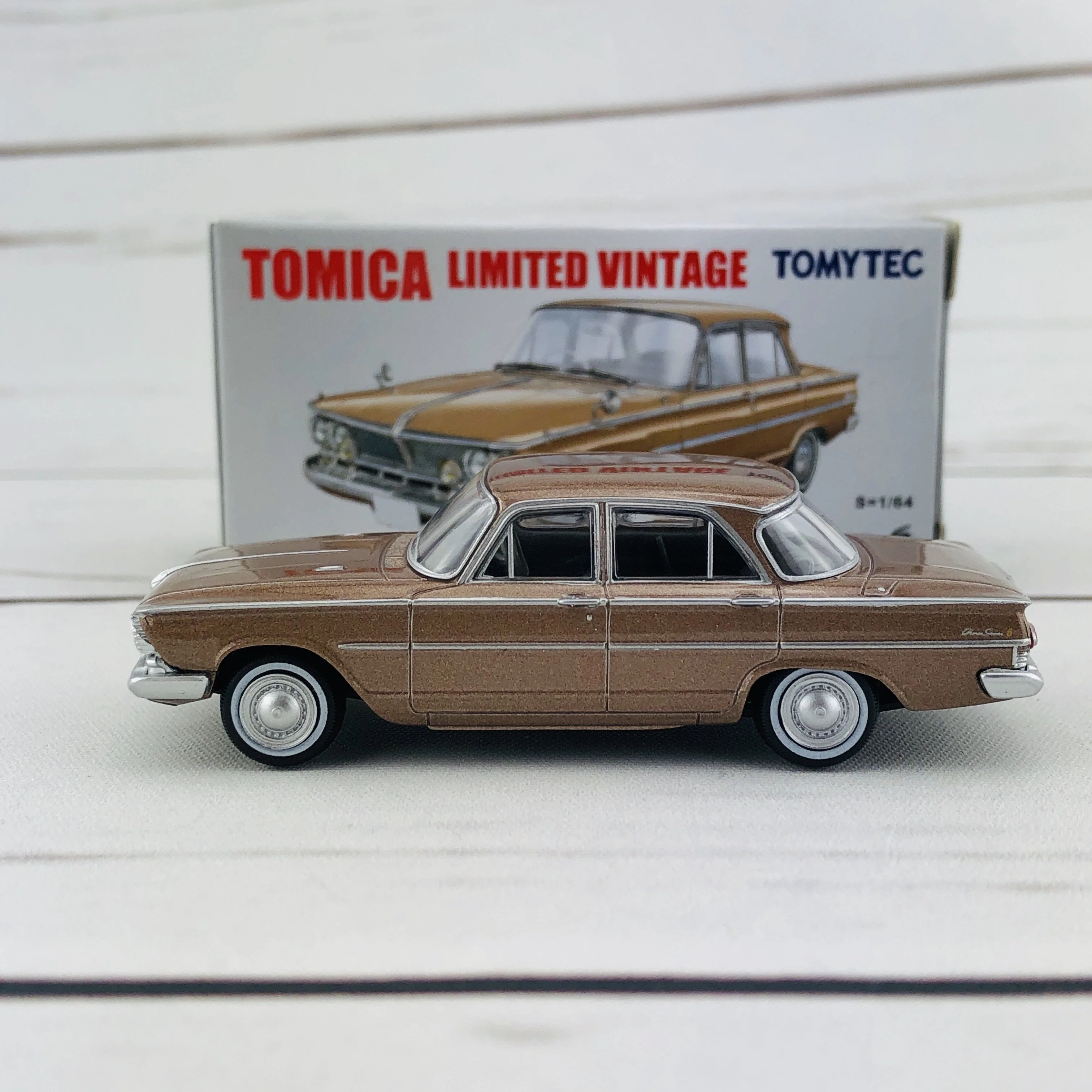 Tomica Limited Vintage 1/64 Nissan Prince Gloria Super6 (1963) Brown LV-174b - Image 2