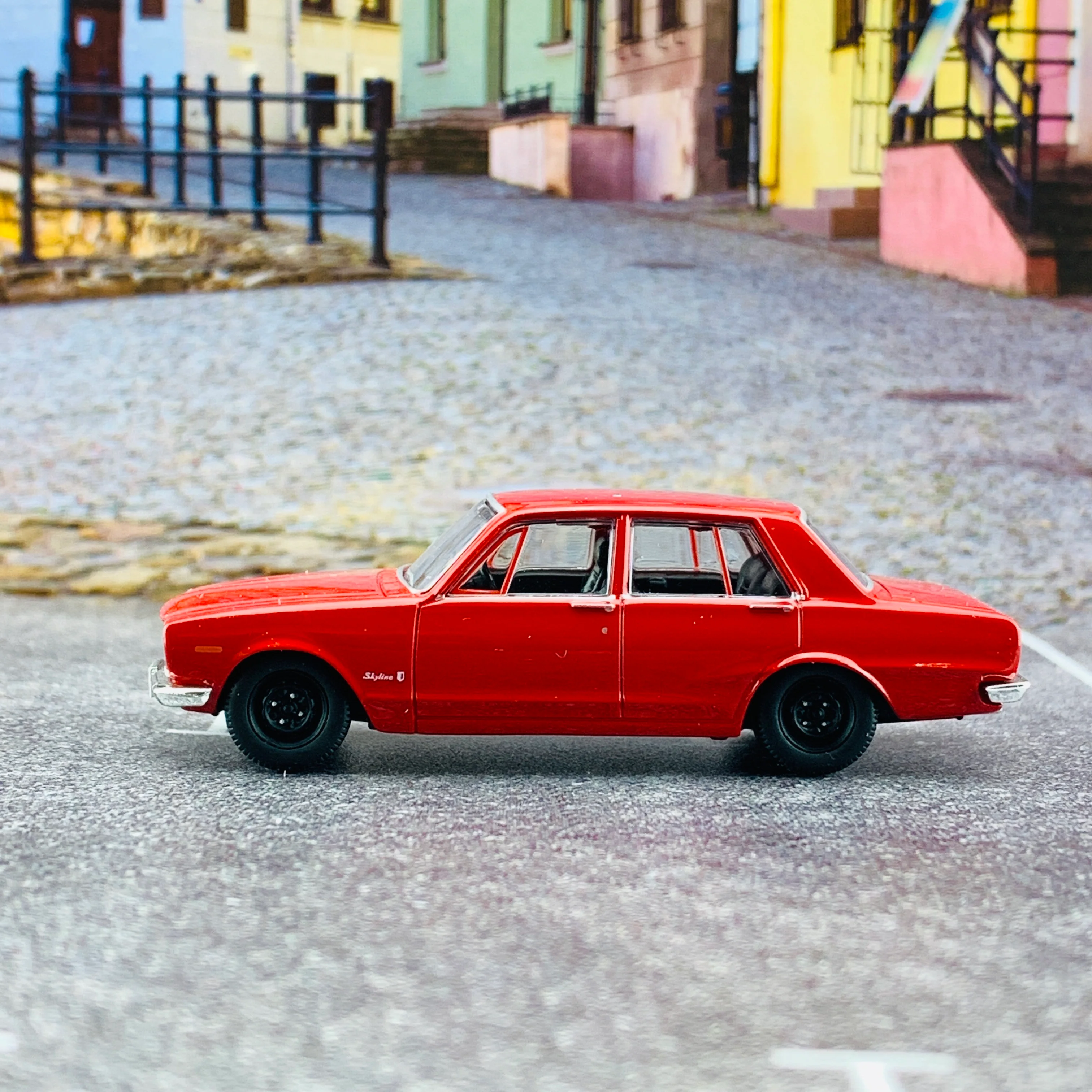 Tomica Limited Vintage 1/64 Nissan Skyline 2000GT-R Red LV-177b - Image 2