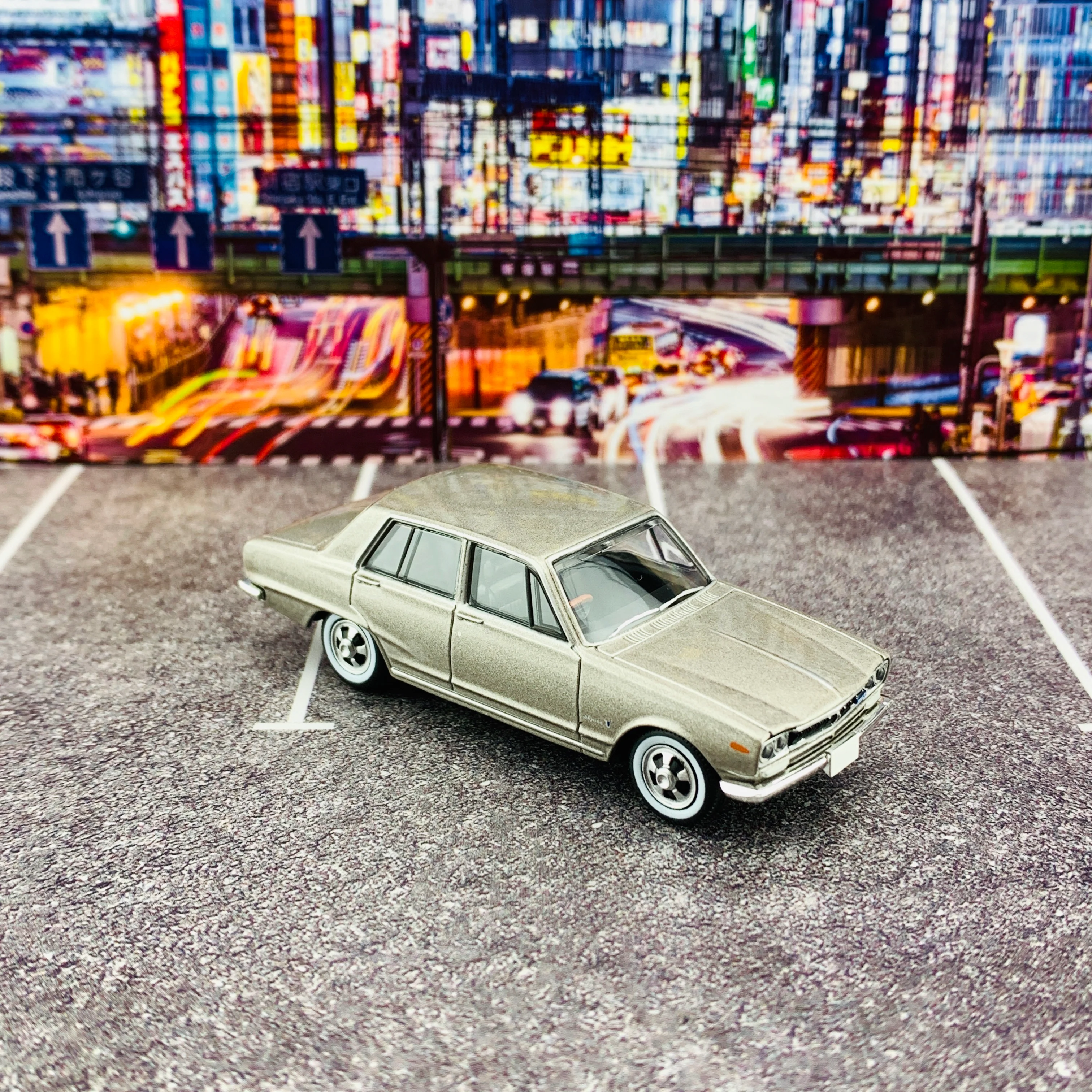Tomica Limited Vintage 1/64 Nissan Skyline 2000GT-R Silver (1971) LV-167b - Image 3