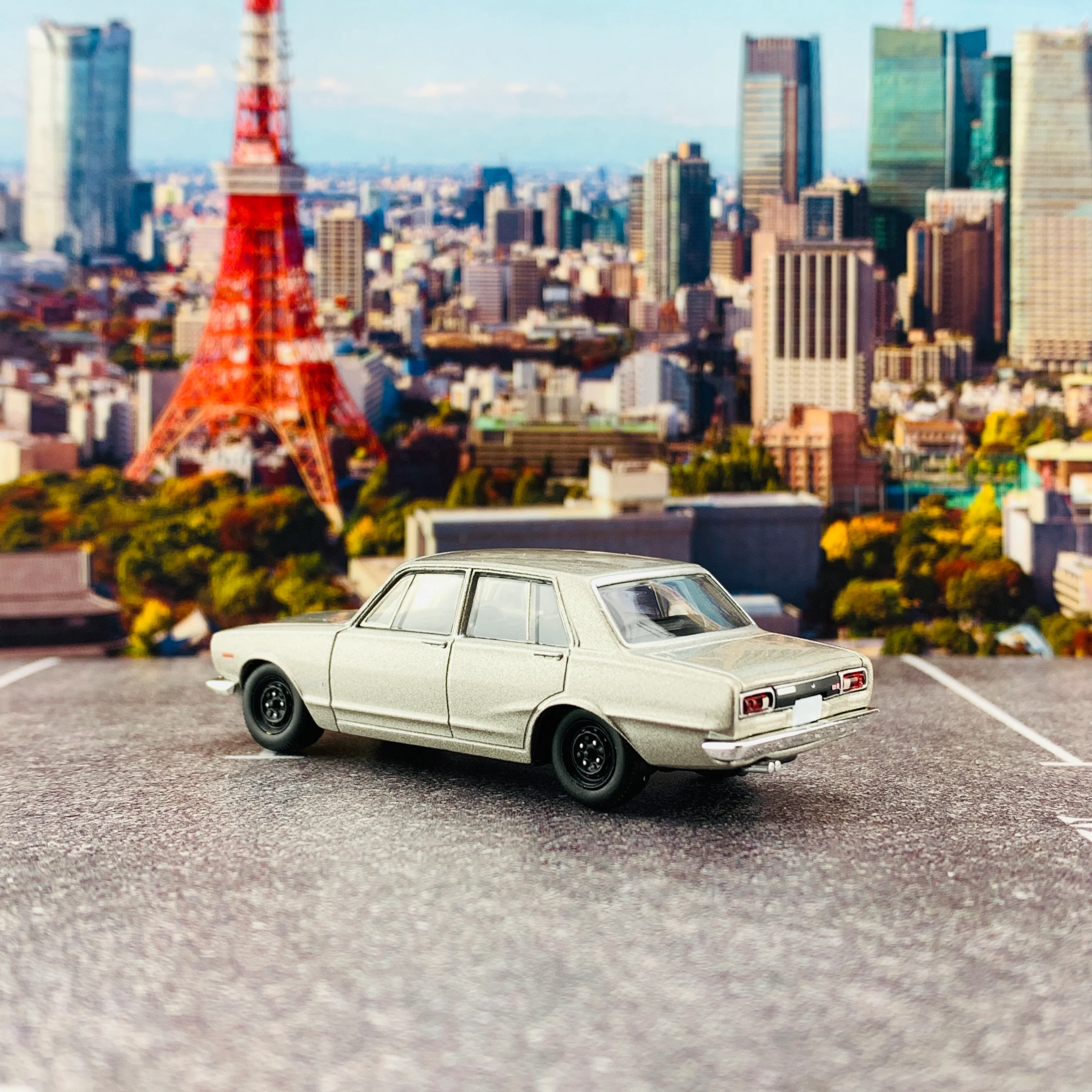 Tomica Limited Vintage 1/64 Nissan Skyline 2000GT-R Silver (1970) LV-177a - Image 2