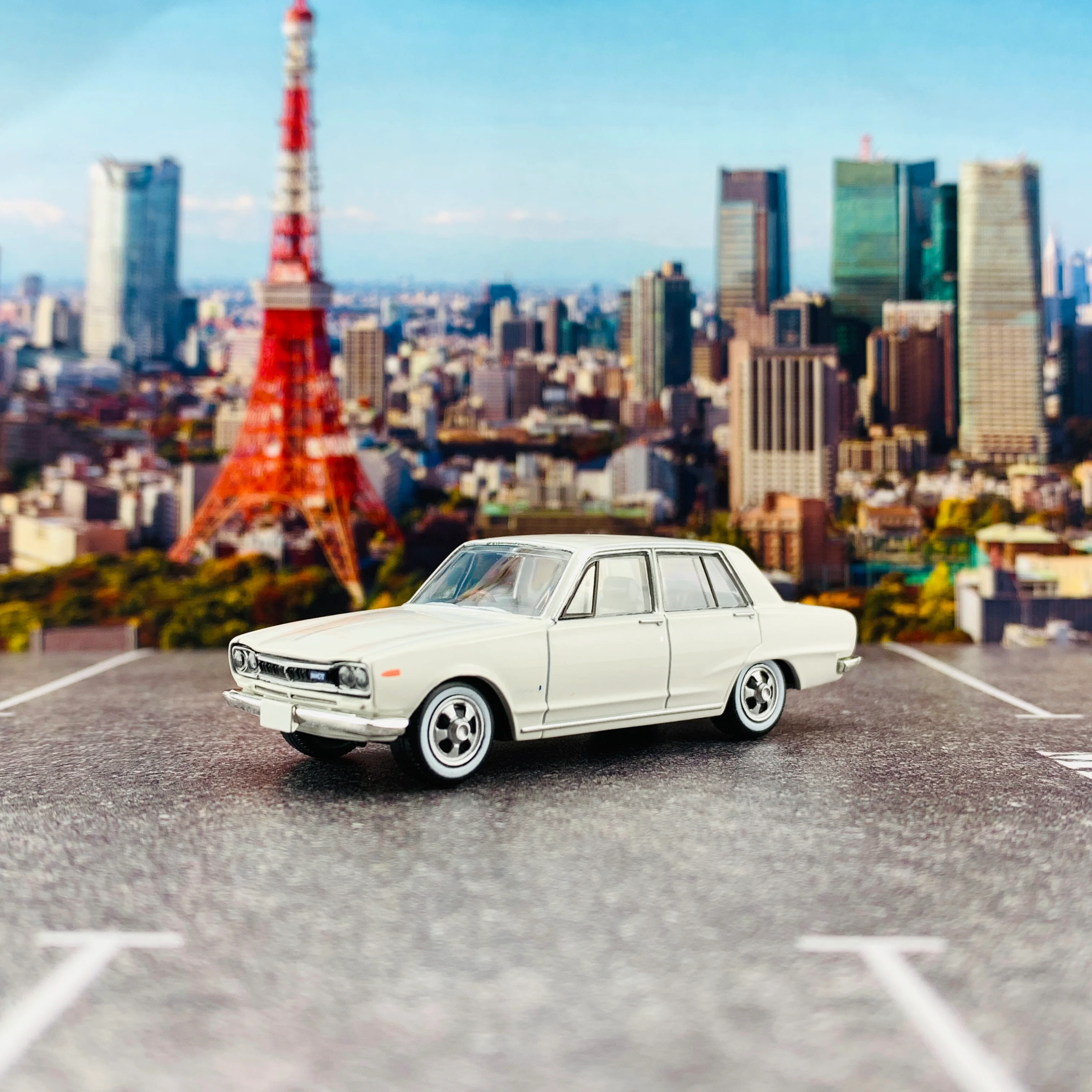 Tomica Limited Vintage 1/64 Nissan Skyline 2000GT-R White (1971) LV-167a - Image 2