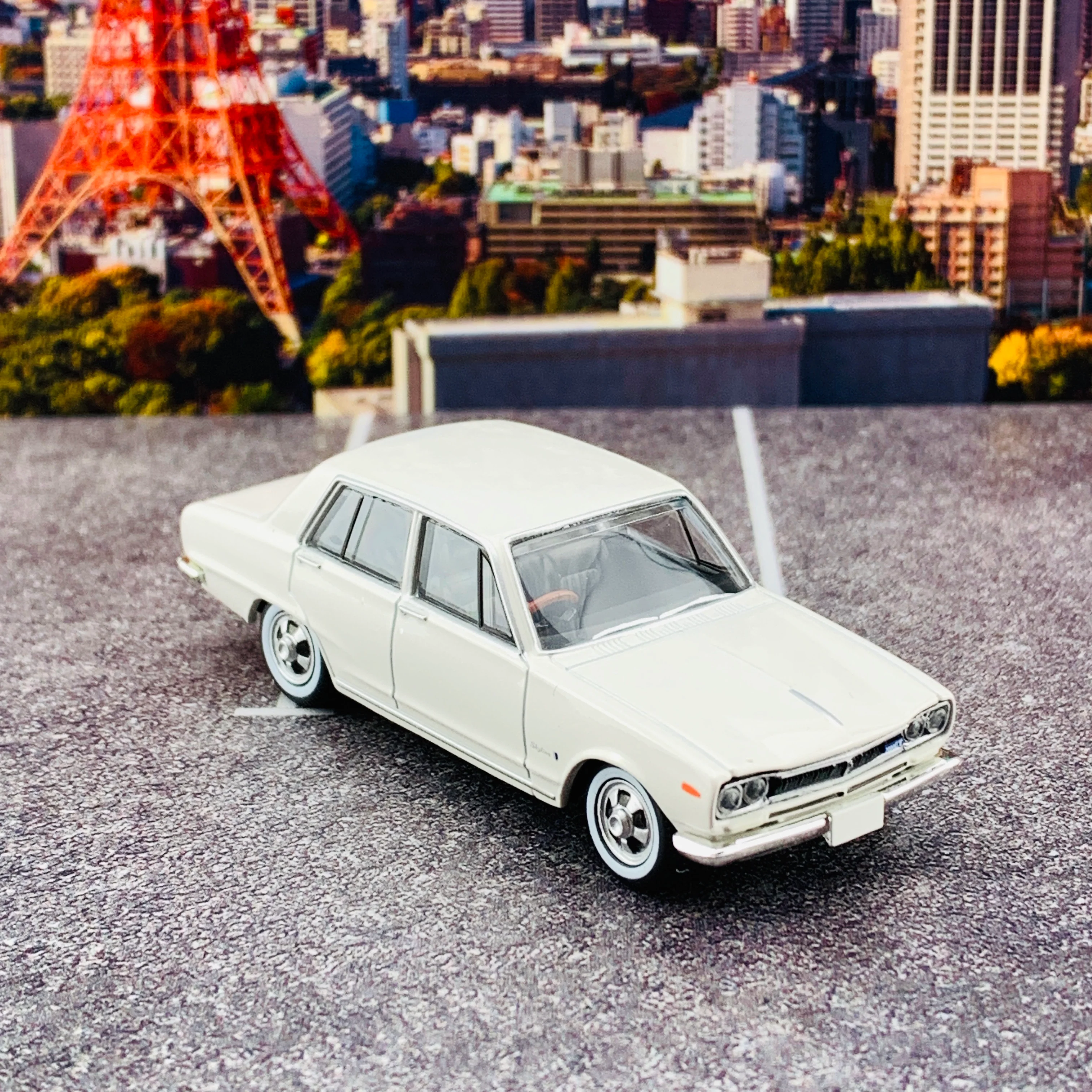 Tomica Limited Vintage 1/64 Nissan Skyline 2000GT-R White (1971) LV-167a - Image 4