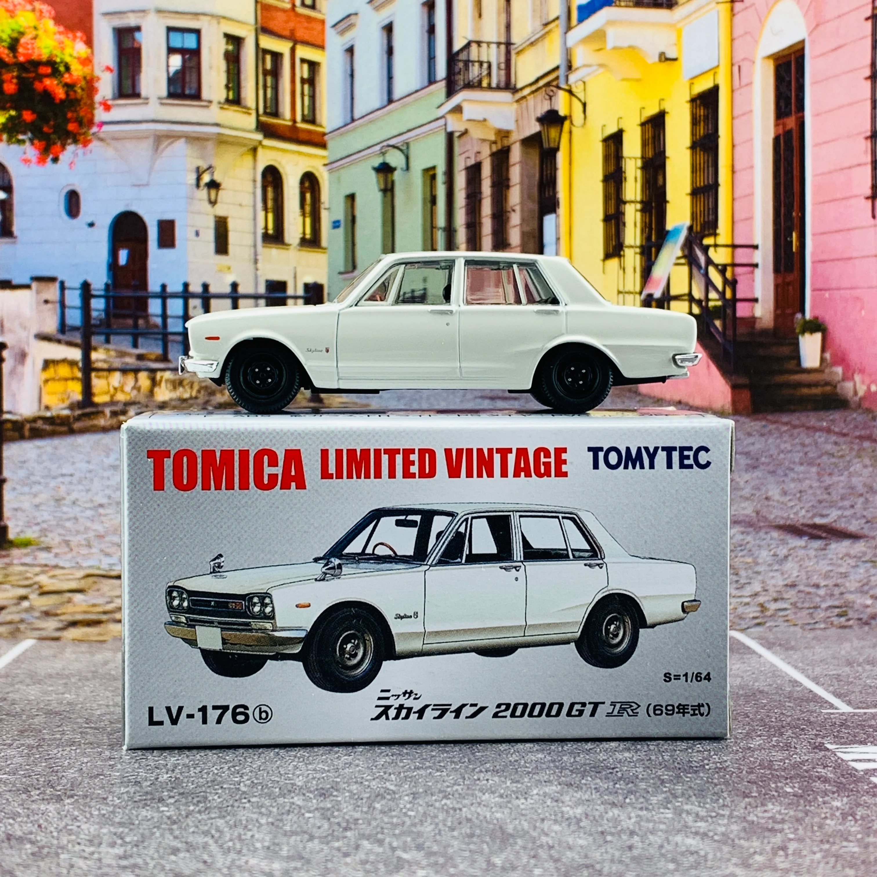 Tomica Limited Vintage 1/64 Nissan Skyline 2000GT-R White LV-176b - Image 5