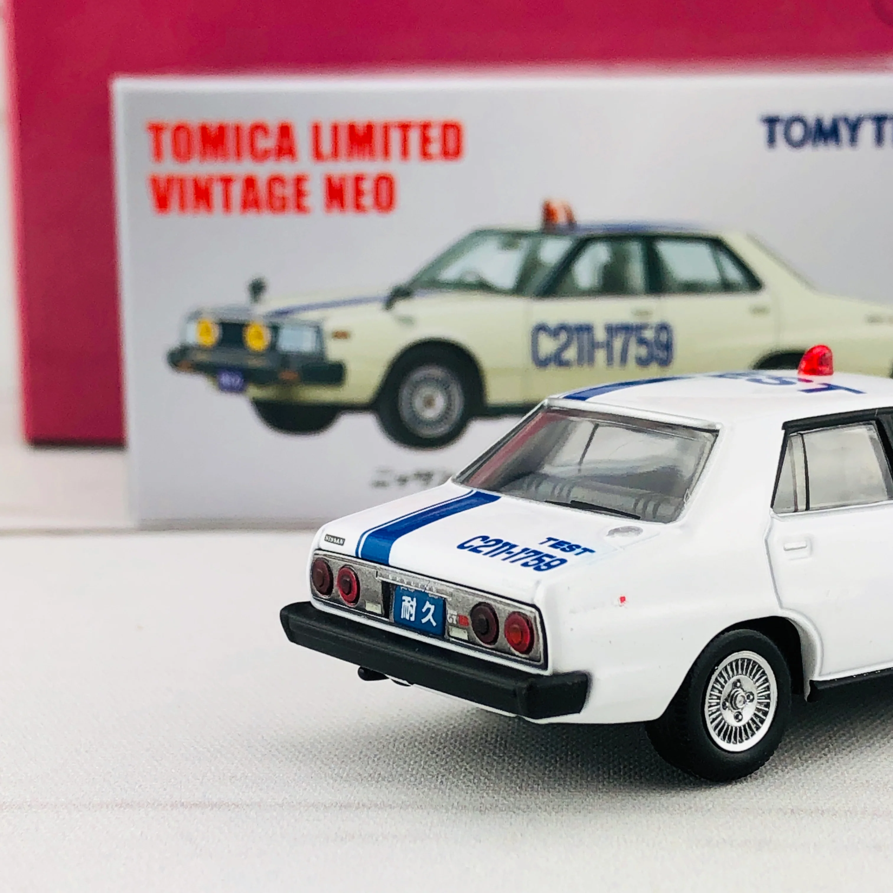 Tomica Limited Vintage 1/64 Nissan Skyline 2000 Turbo GT-E.S TEST CAR (1980) OGIKUBO-DAMASHII Vol.4 - Image 5