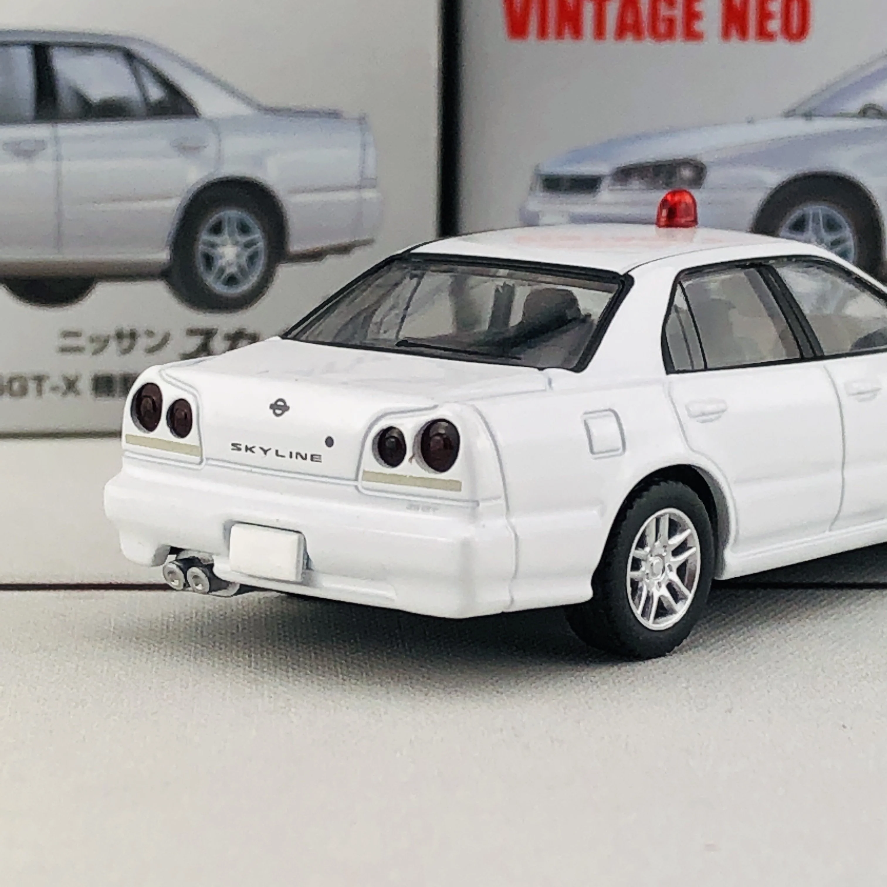 Tomica Limited Vintage 1/64 Nissan Skyline 25GT-X LV-N126a (2000) - Image 5