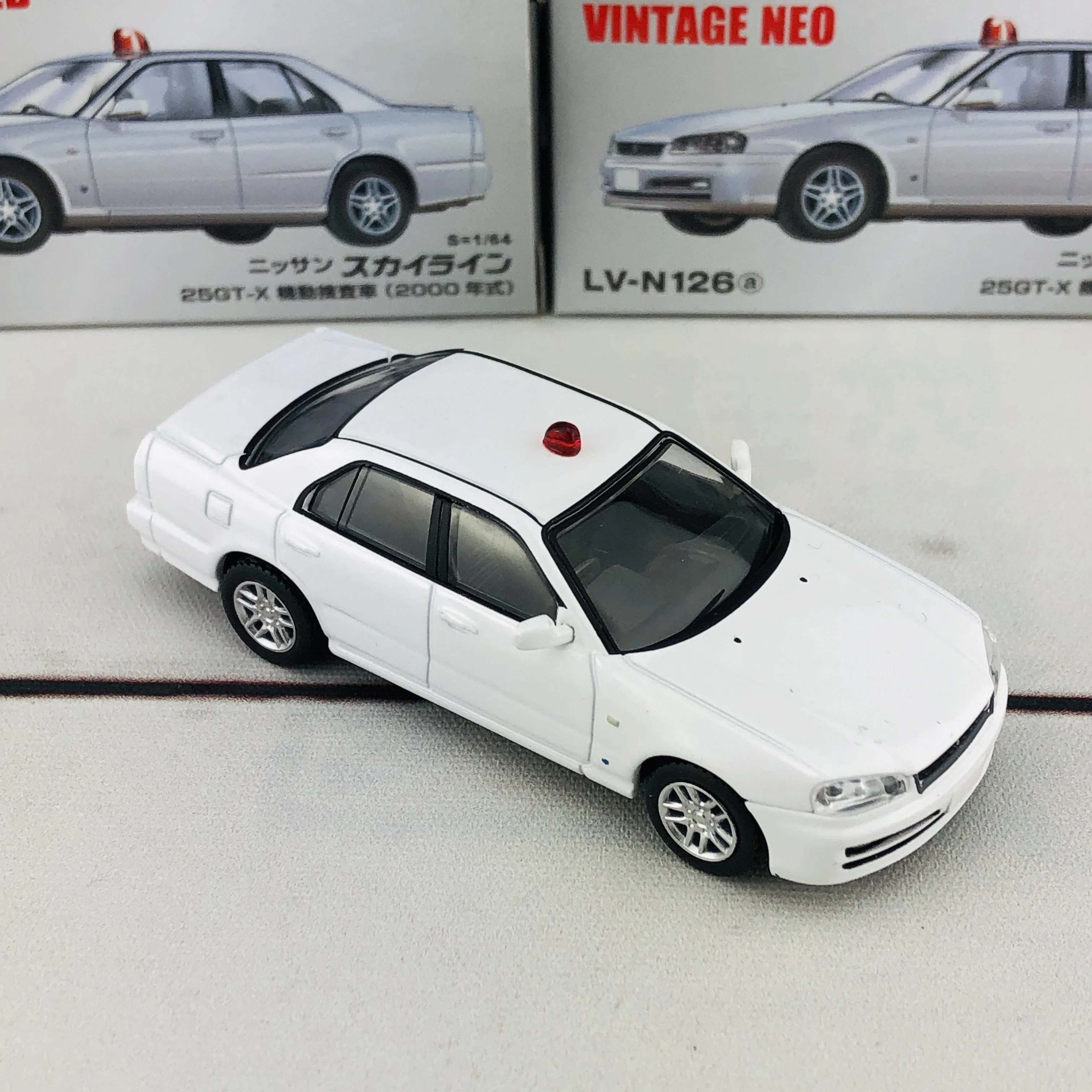 Tomica Limited Vintage 1/64 Nissan Skyline 25GT-X LV-N126a (2000) - Image 6