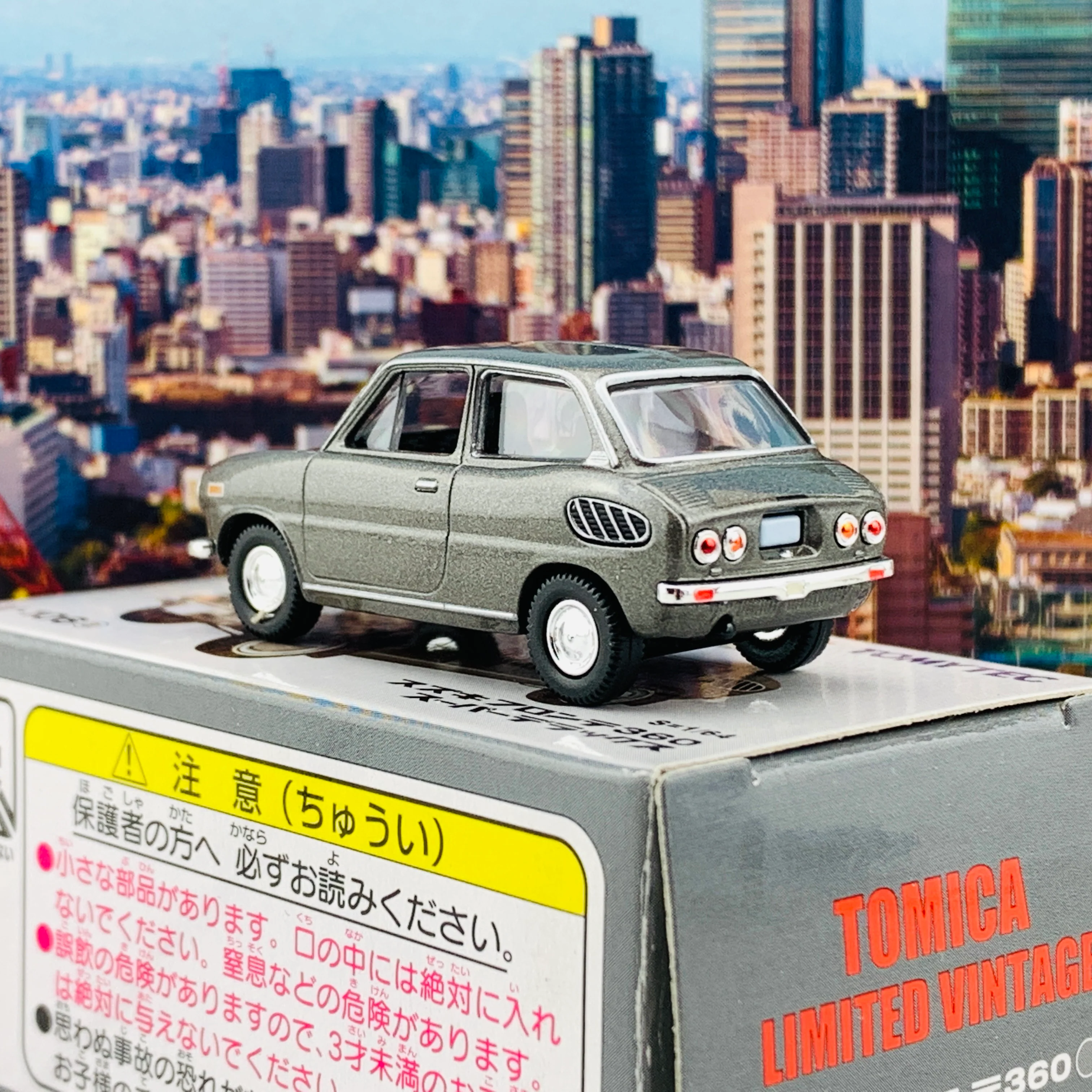 Tomica Limited Vintage 1/64 Suzuki Fronte 360 Super DX  LV-106a - Image 3