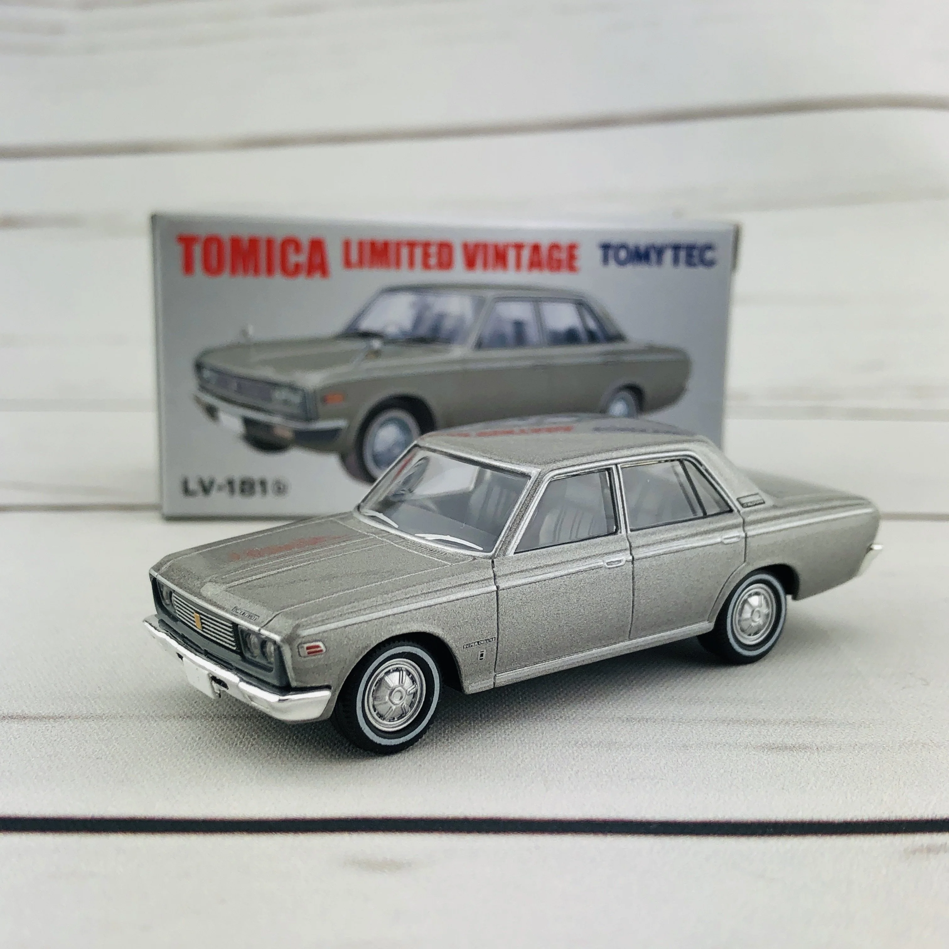 Tomica Limited Vintage 1/64 Toyopet Crown Grey (1969) LV-181b - Image 2