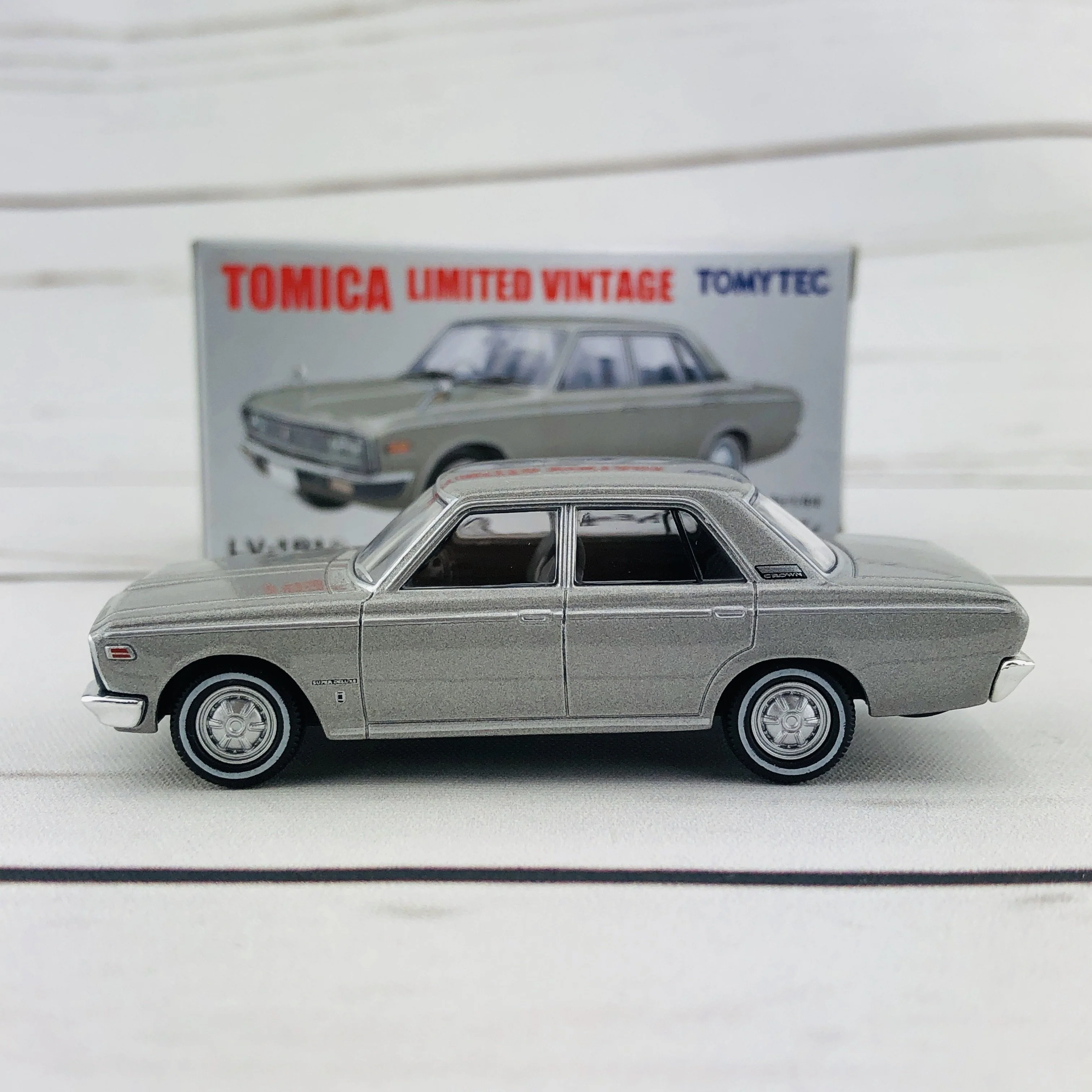 Tomica Limited Vintage 1/64 Toyopet Crown Grey (1969) LV-181b - Image 3