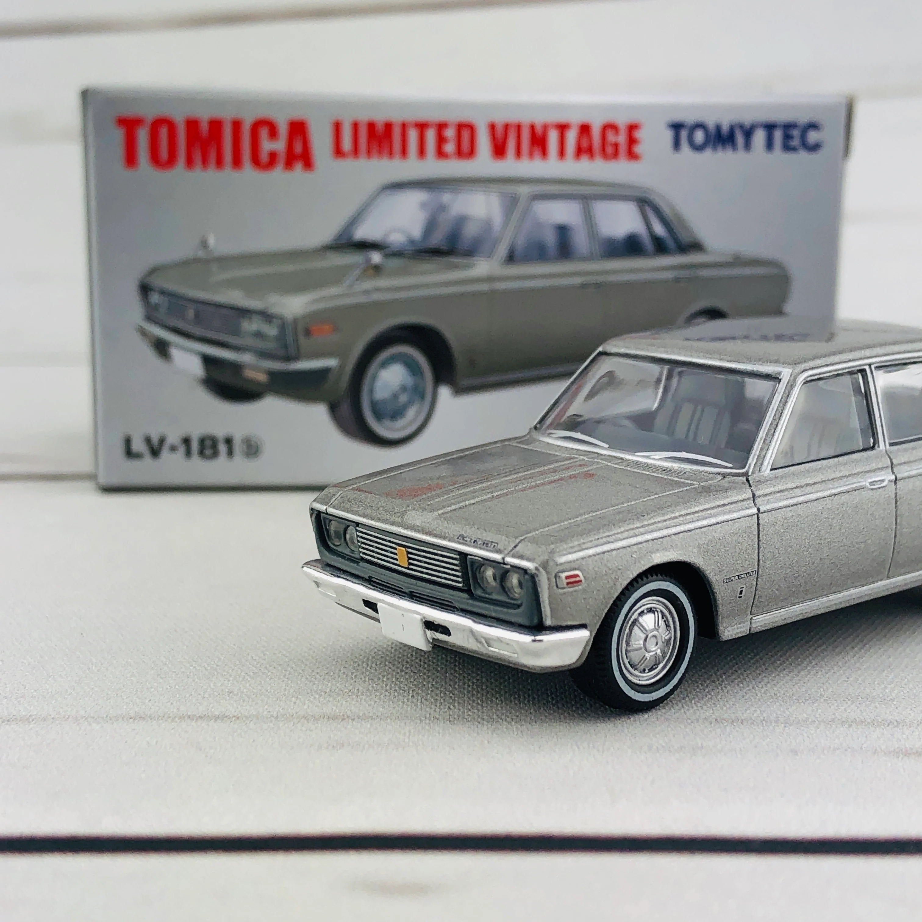 Tomica Limited Vintage 1/64 Toyopet Crown Grey (1969) LV-181b - Image 4