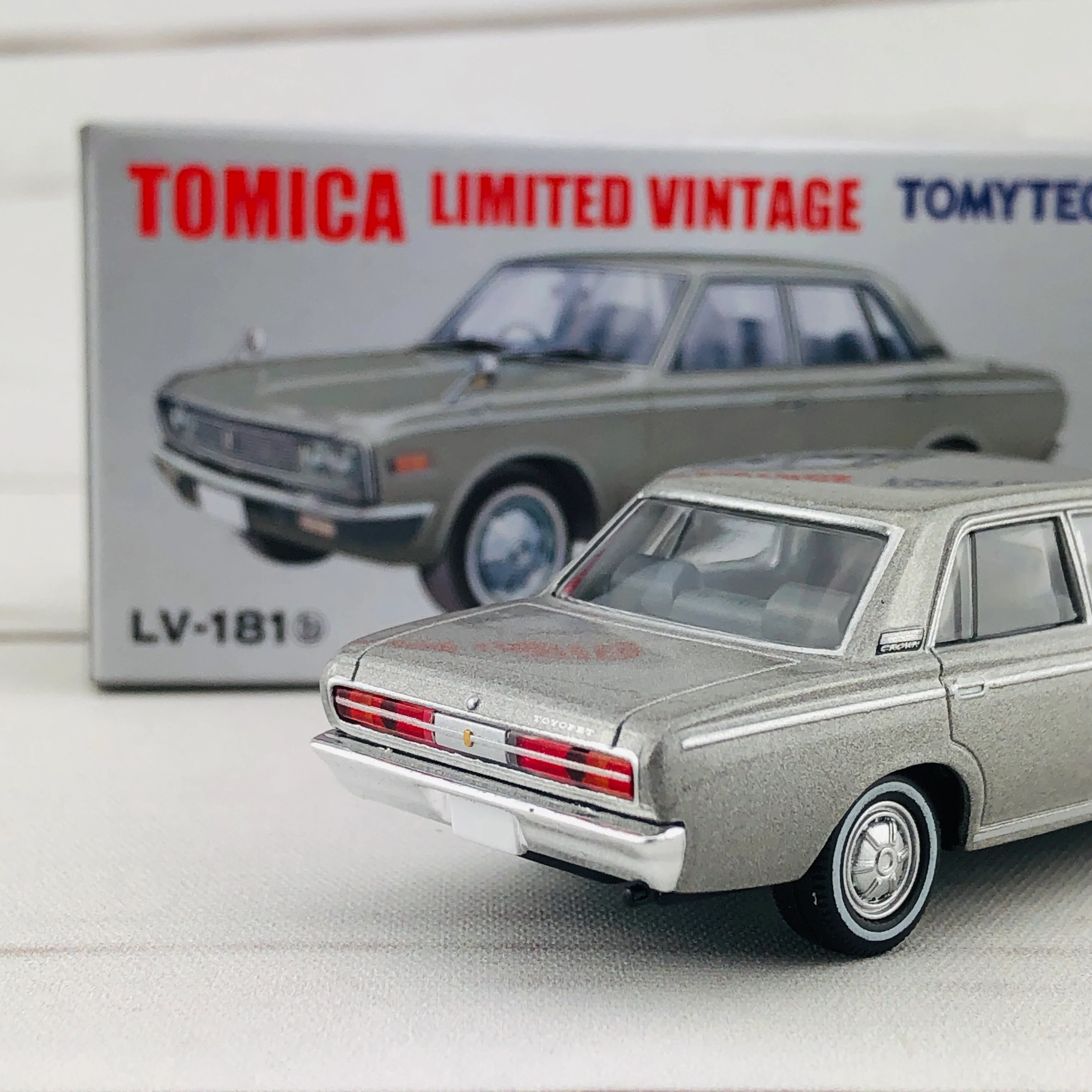 Tomica Limited Vintage 1/64 Toyopet Crown Grey (1969) LV-181b - Image 6