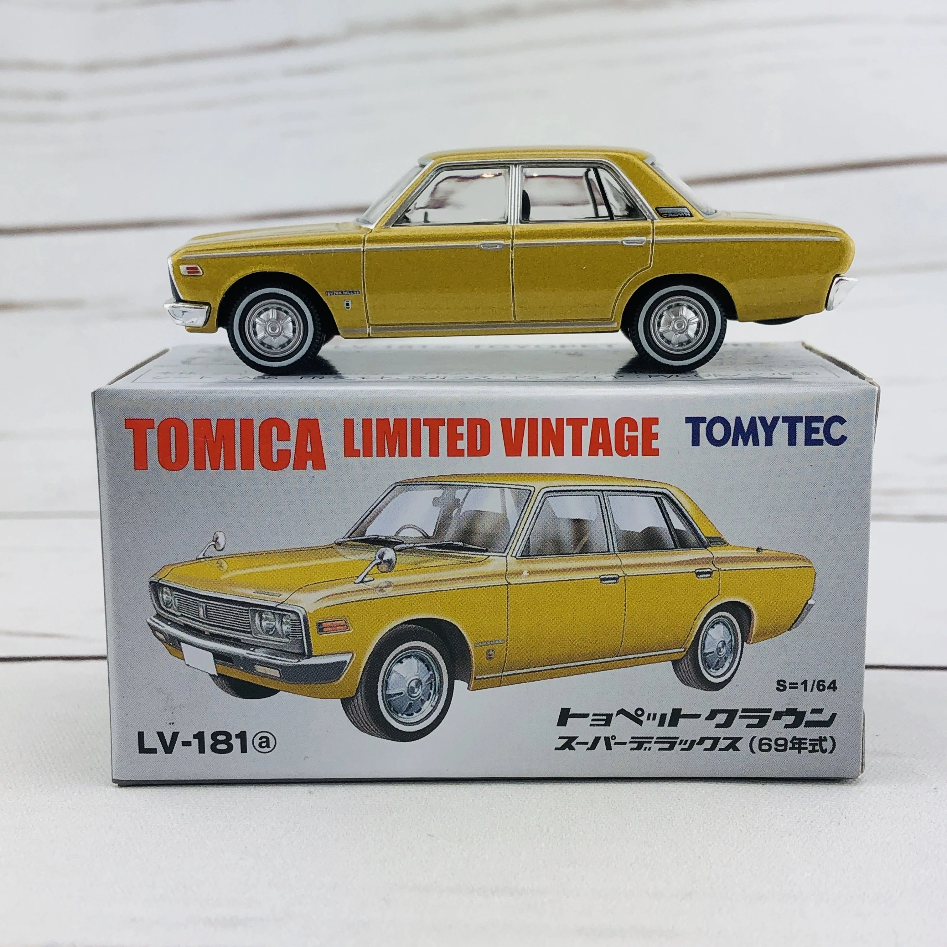 Tomica Limited Vintage 1/64 Toyopet Crown (1969) LV-181a - Image 7