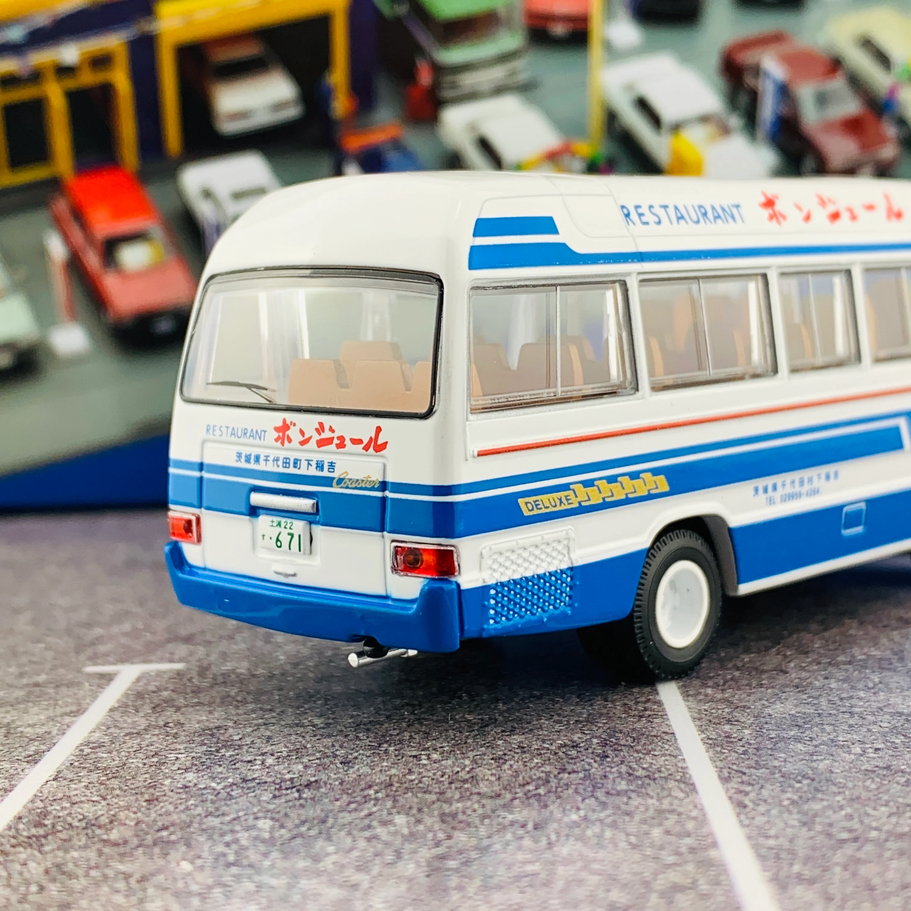 Tomica Limited Vintage 1/64 Toyota Coaster LV-184a (White/Blue Restaurant) - Image 4
