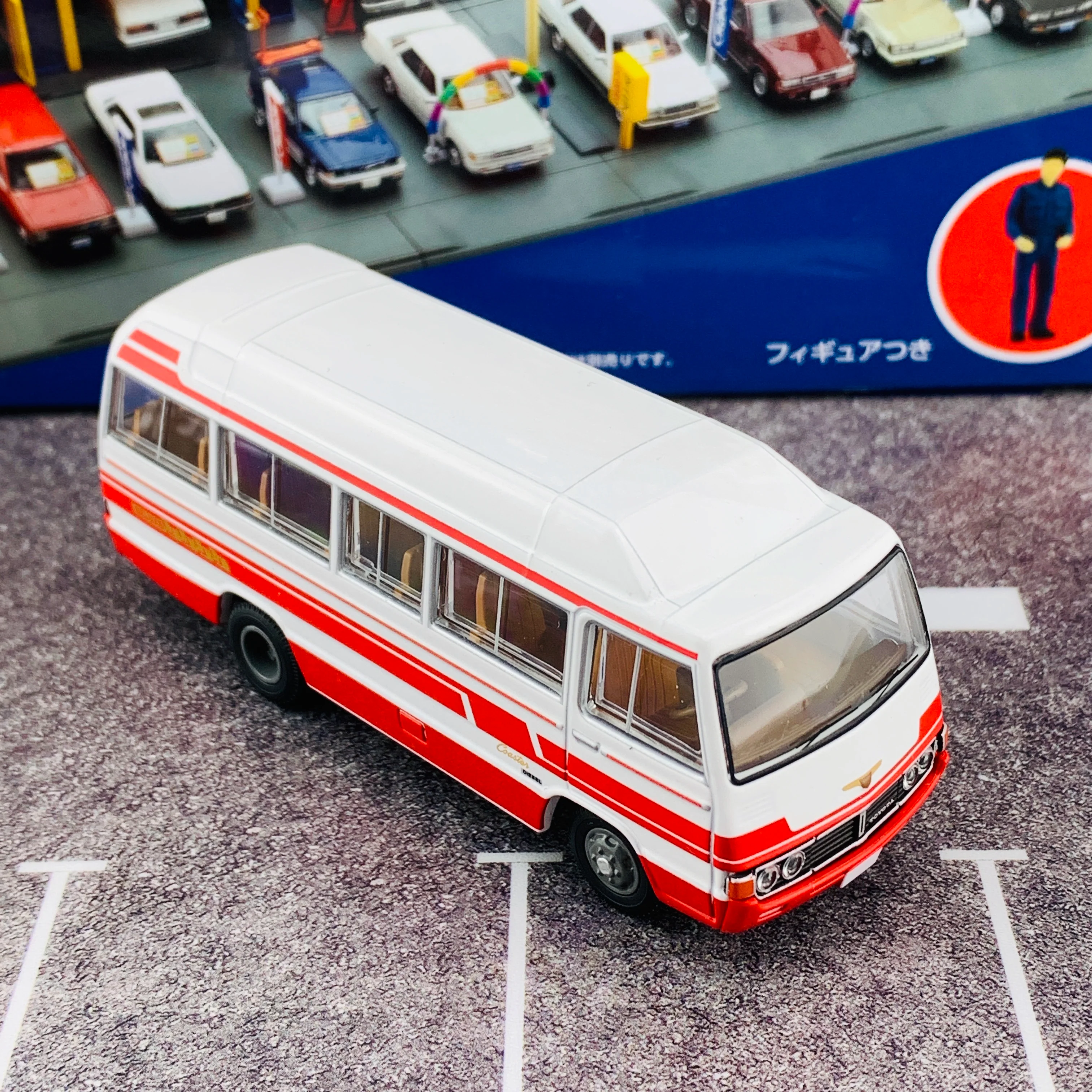 Tomica Limited Vintage 1/64 Toyota Coaster LV-184b (White/Red) - Image 5