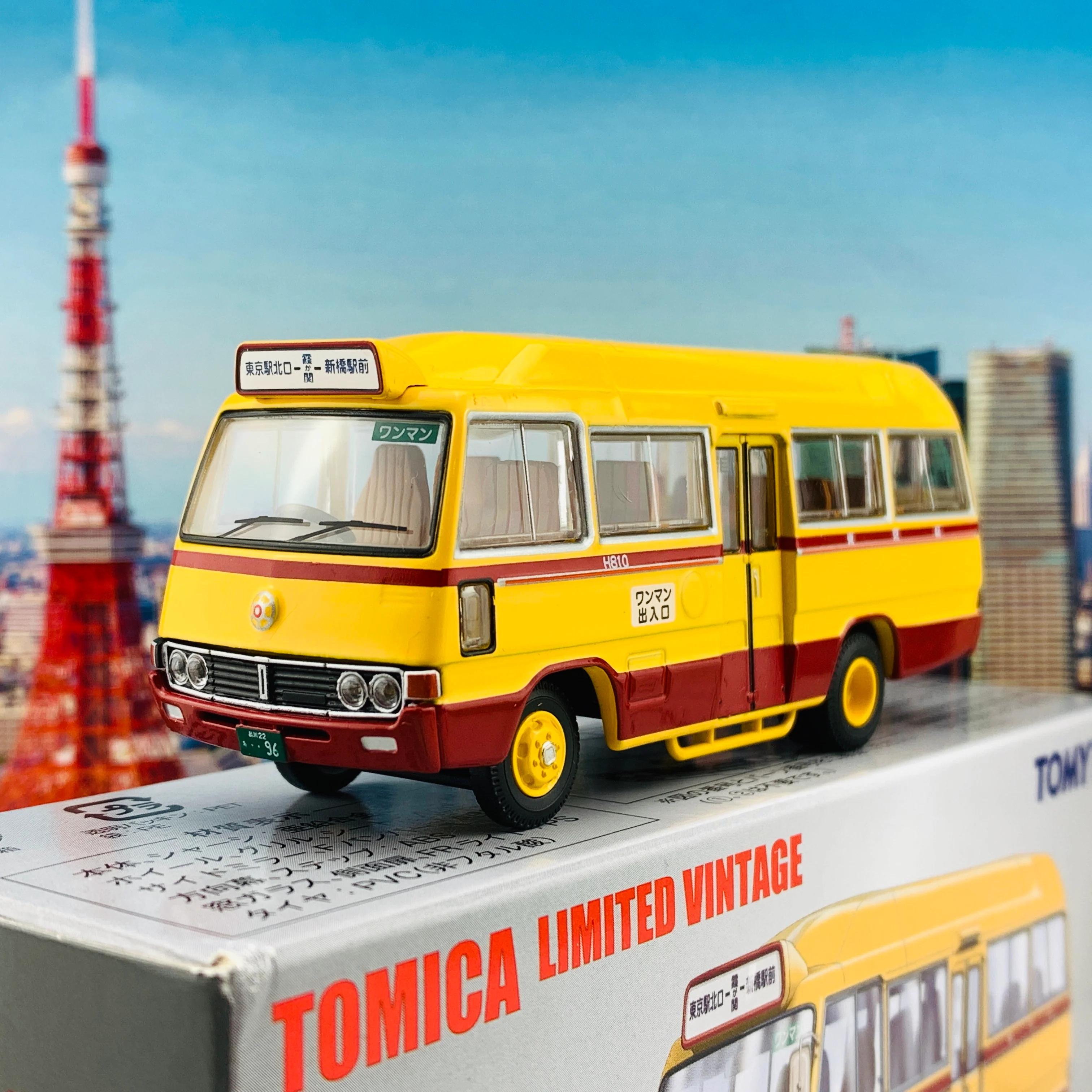 Tomica Limited Vintage 1/64 Toyota Coaster LV-184c - Image 2