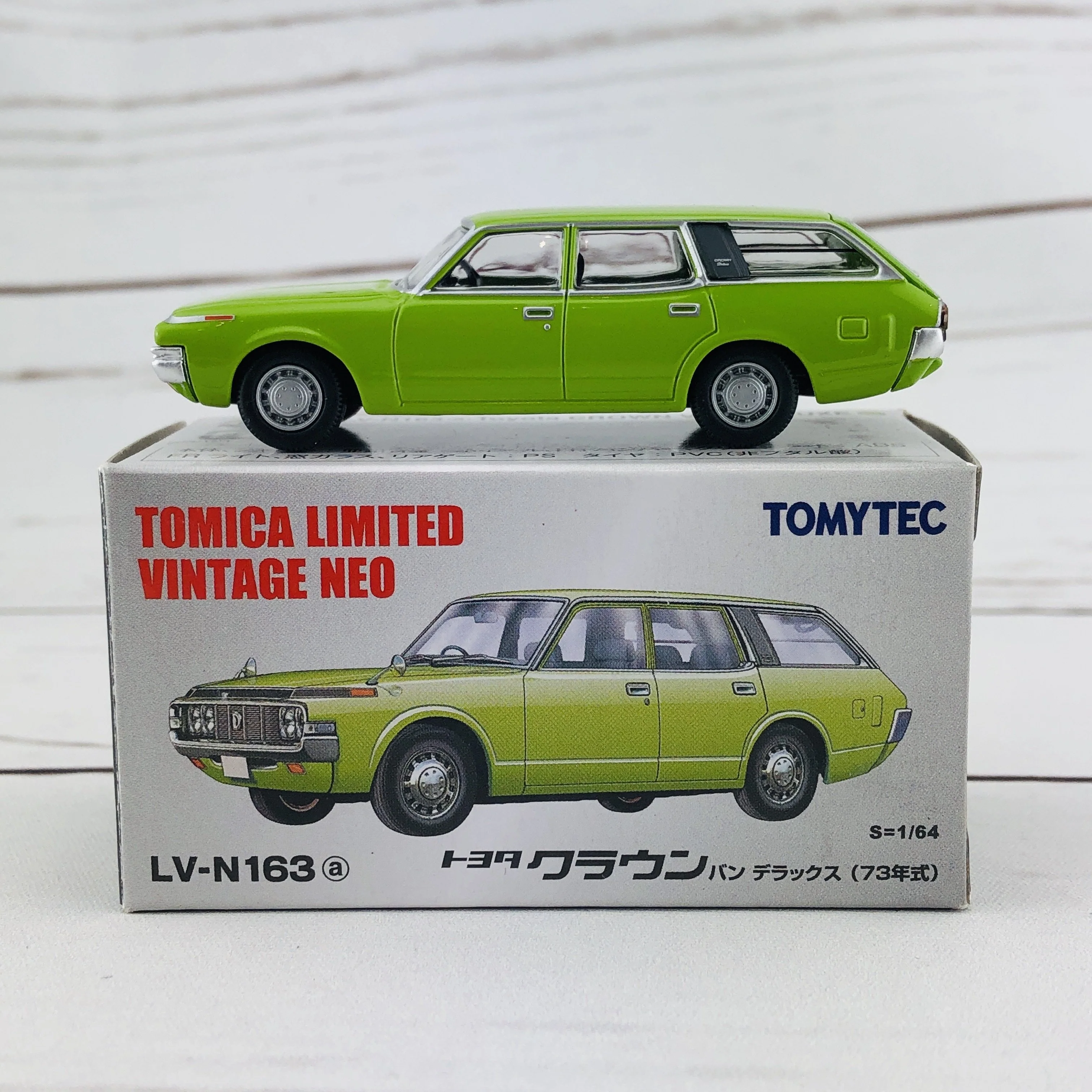 Tomica Limited Vintage 1/64 Toyota Crown Van Deluxe Green (1973) LV-N163a - Image 7
