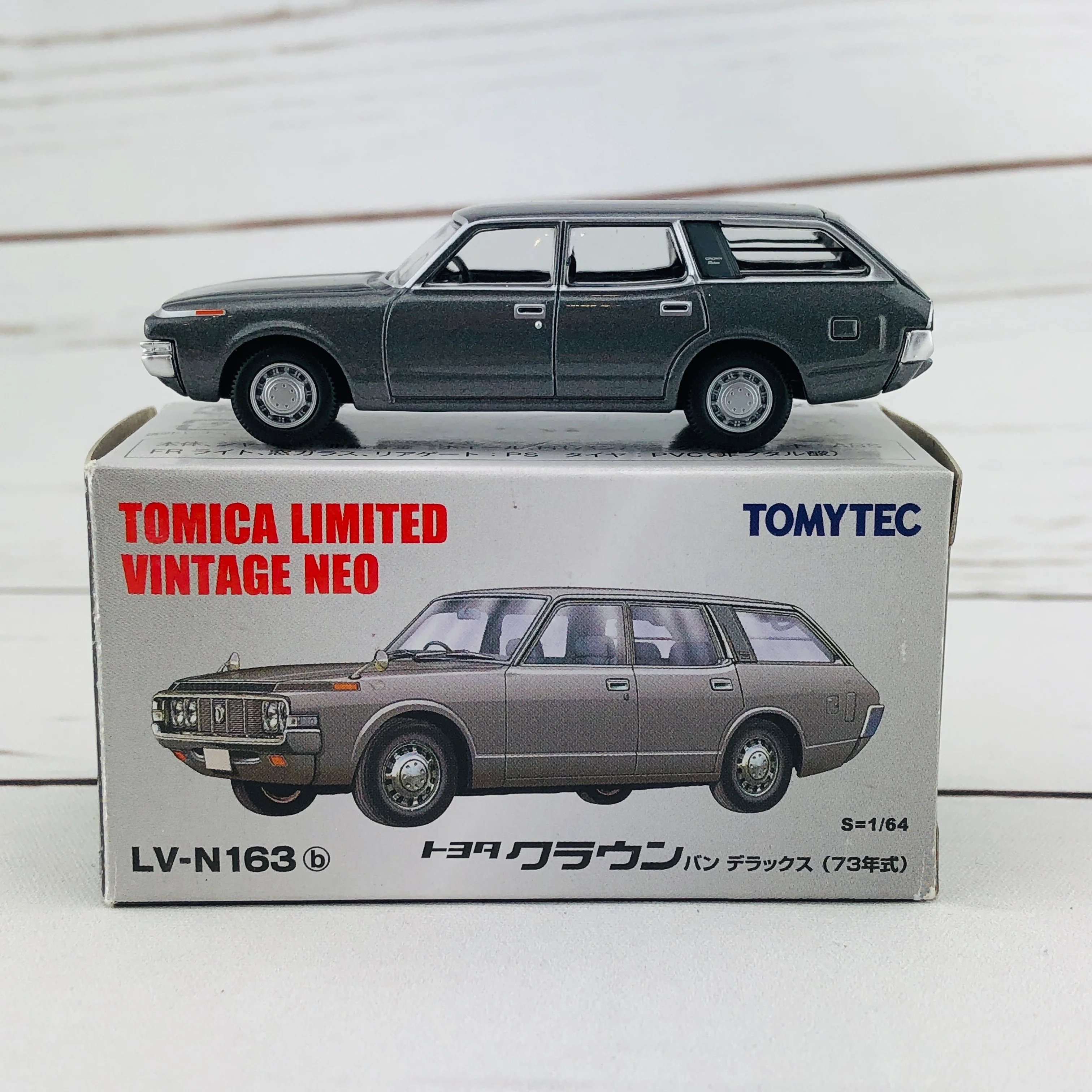 Tomica Limited Vintage 1/64 Toyota Crown Van Deluxe Grey (1973) LV-N163b - Image 7