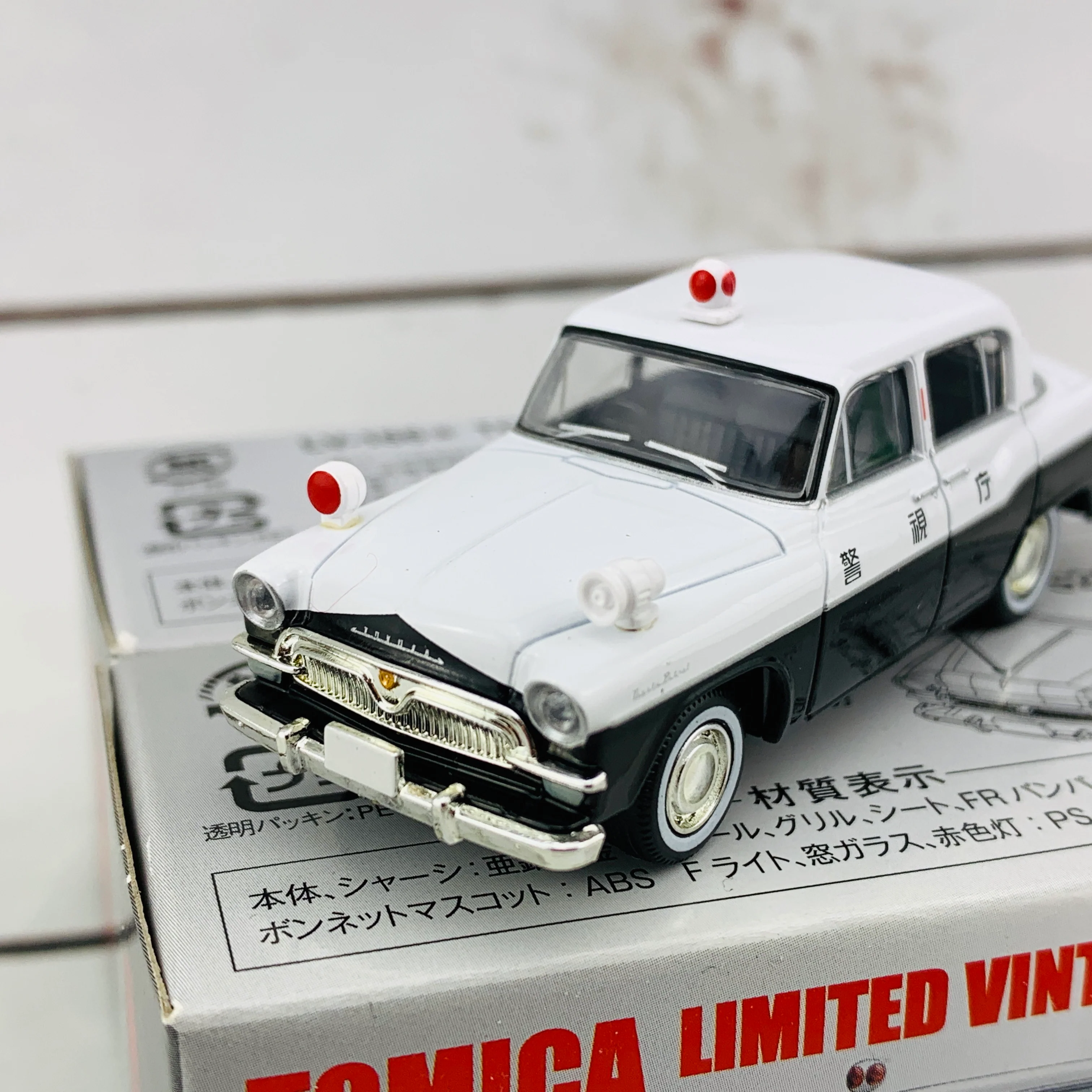 Tomica Limited Vintage 1/64 Toyota Toyopet Patrol FS20 Police Vehicle (1959) LV-166a - Image 2