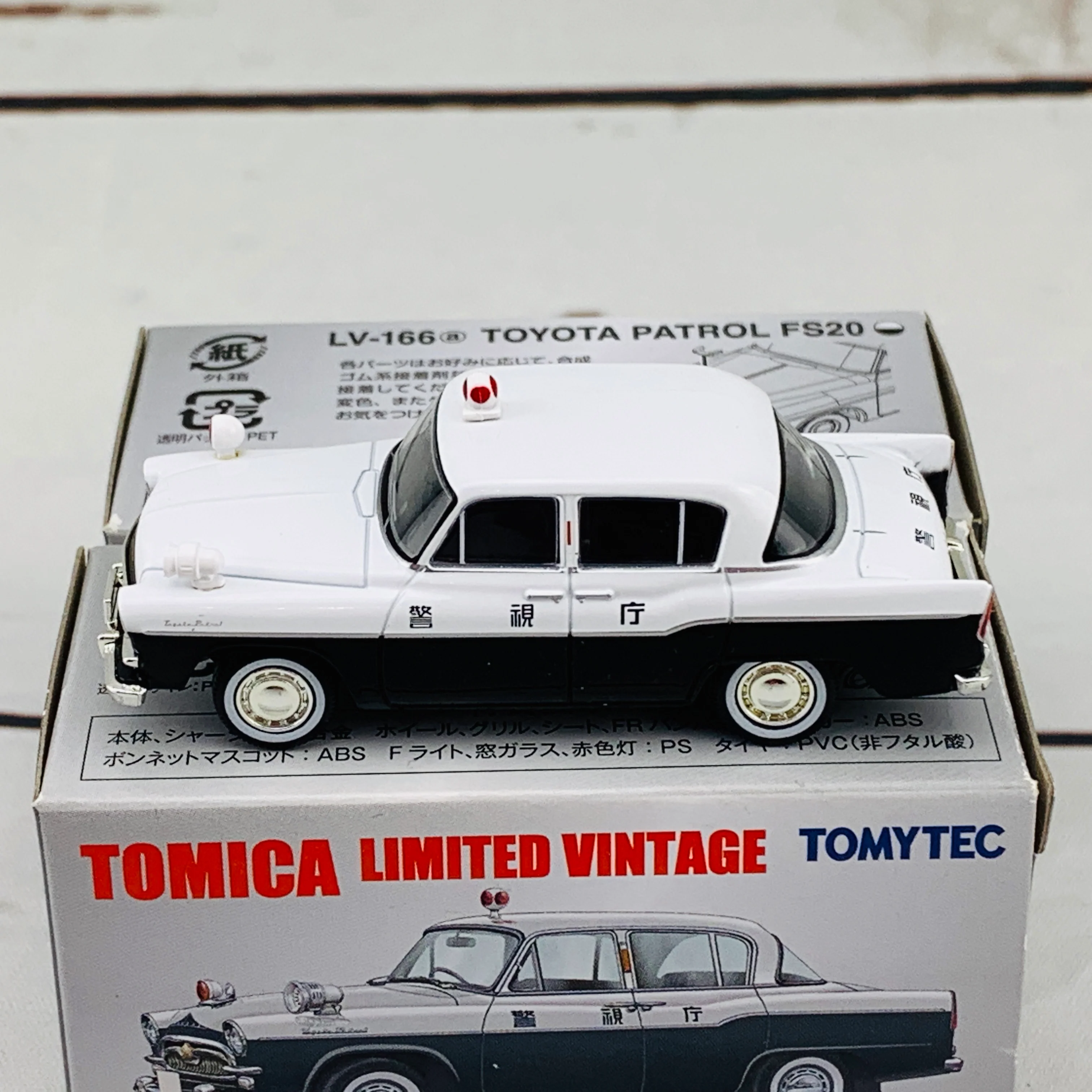 Tomica Limited Vintage 1/64 Toyota Toyopet Patrol FS20 Police Vehicle (1959) LV-166a - Image 4