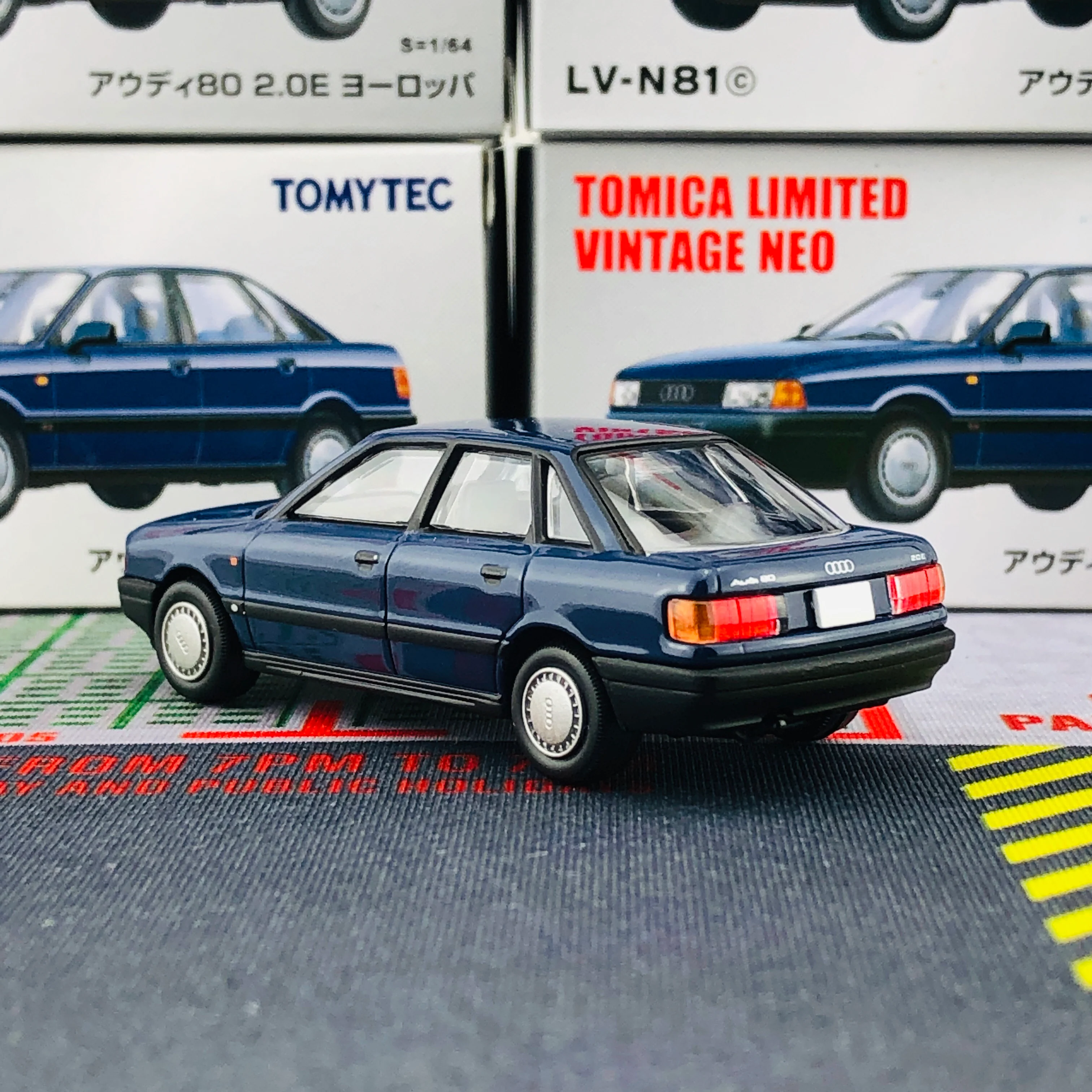 Tomica Limited Vintage 1/64 Audi 80 2.0E Europe LV-N81c - Image 4