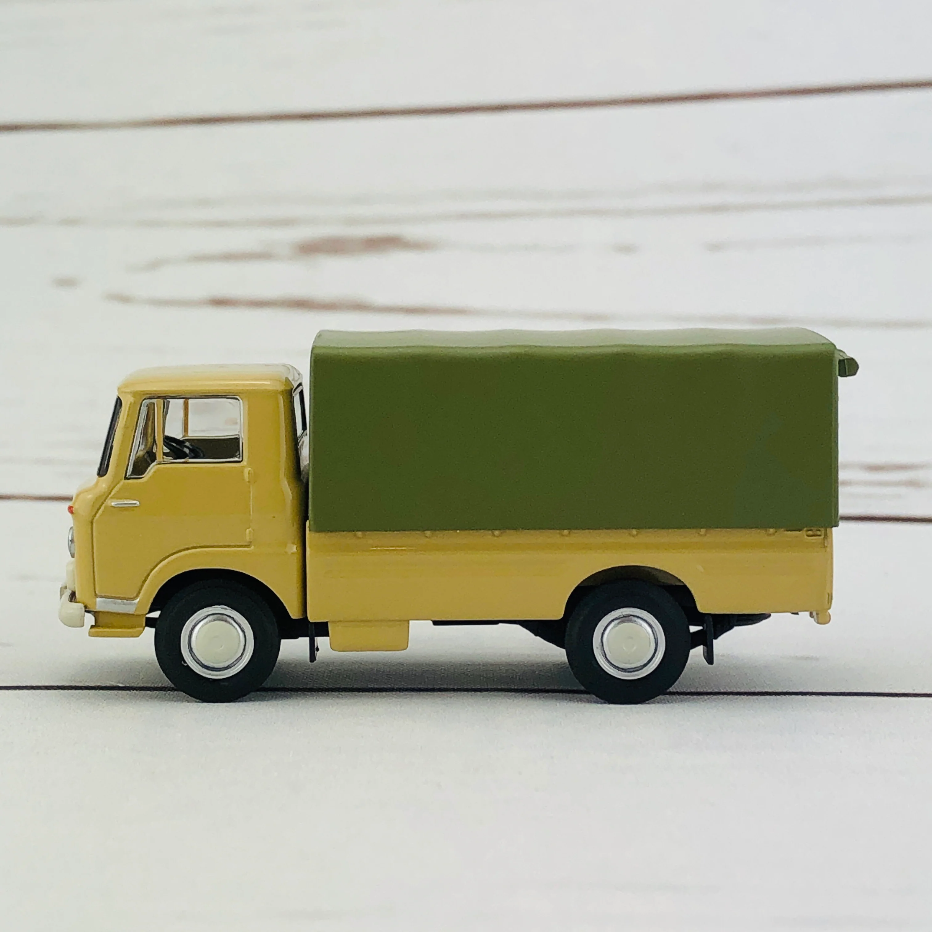 Tomica Limited Vintage Isuzu Elf BROWN LV-178b - Image 2