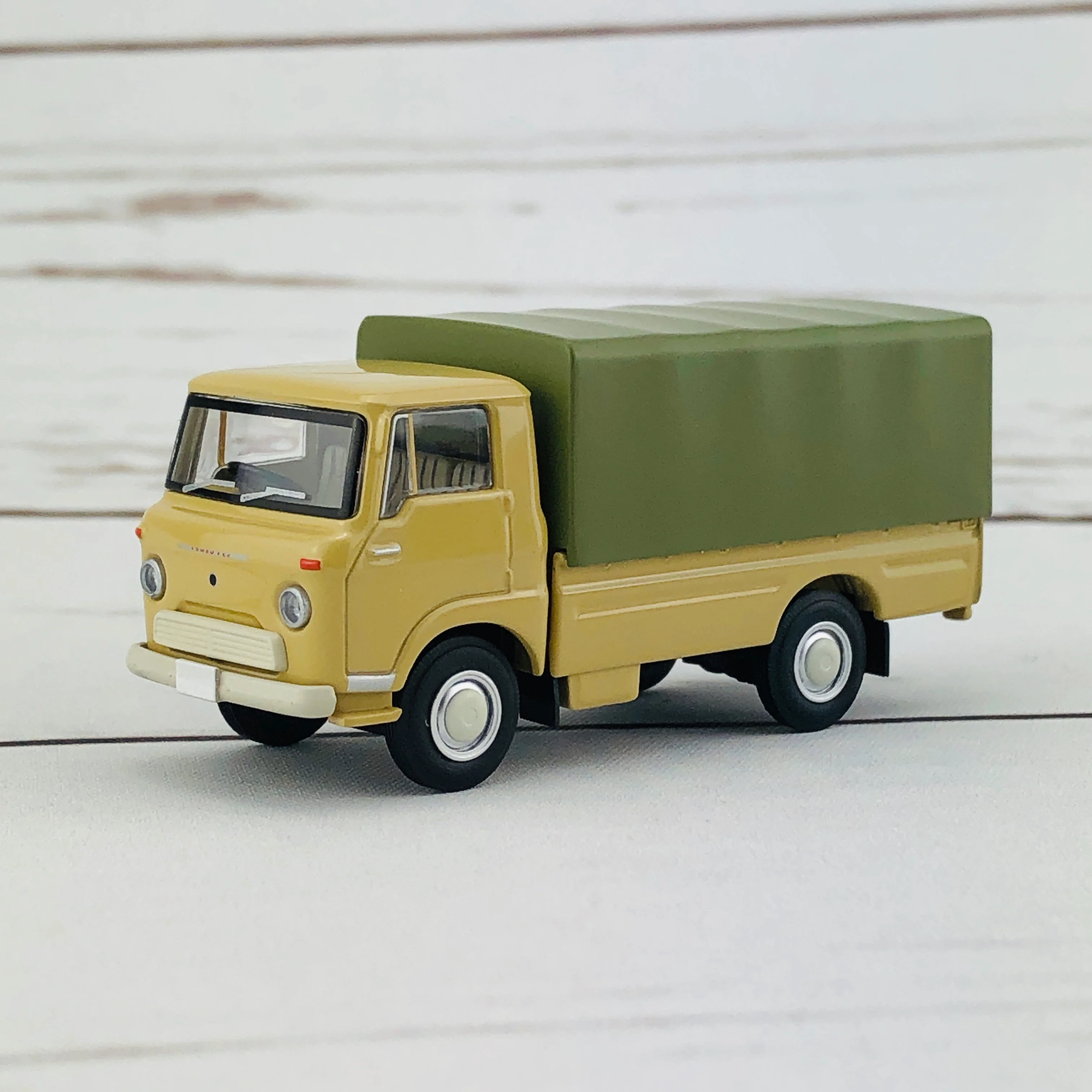 Tomica Limited Vintage Isuzu Elf BROWN LV-178b - Image 3