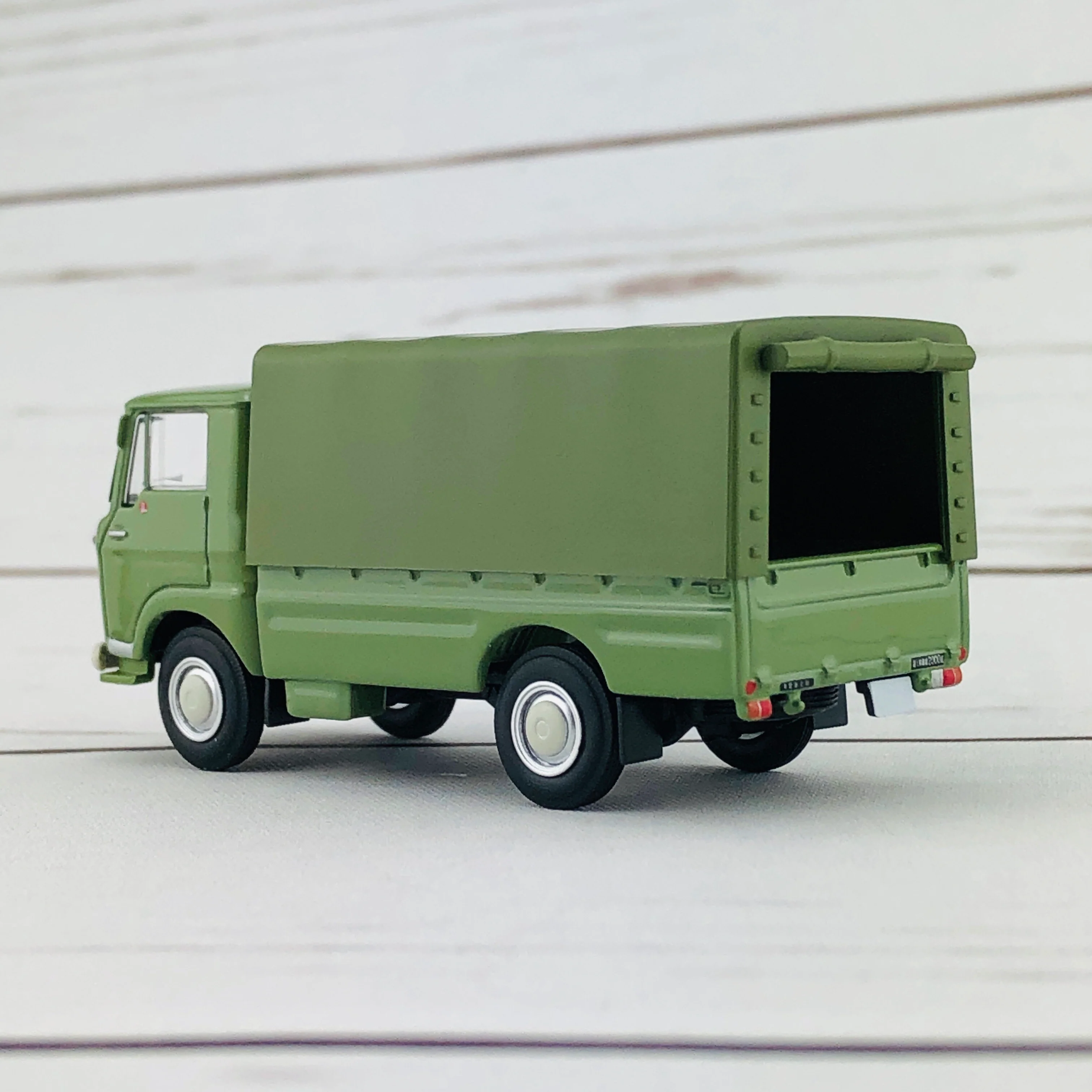 Tomica Limited Vintage Isuzu Elf GREEN LV-178a - Image 6
