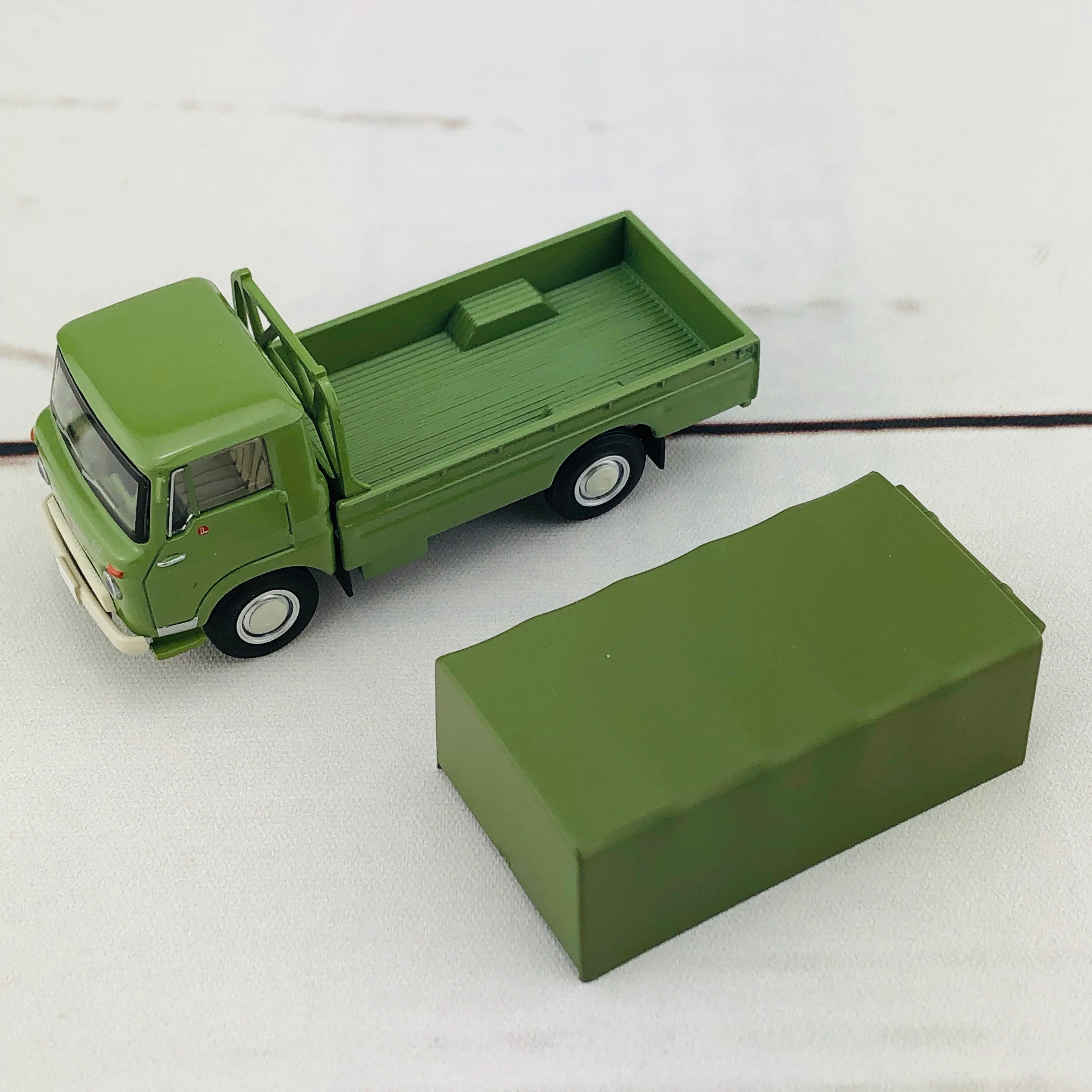 Tomica Limited Vintage Isuzu Elf GREEN LV-178a - Image 8