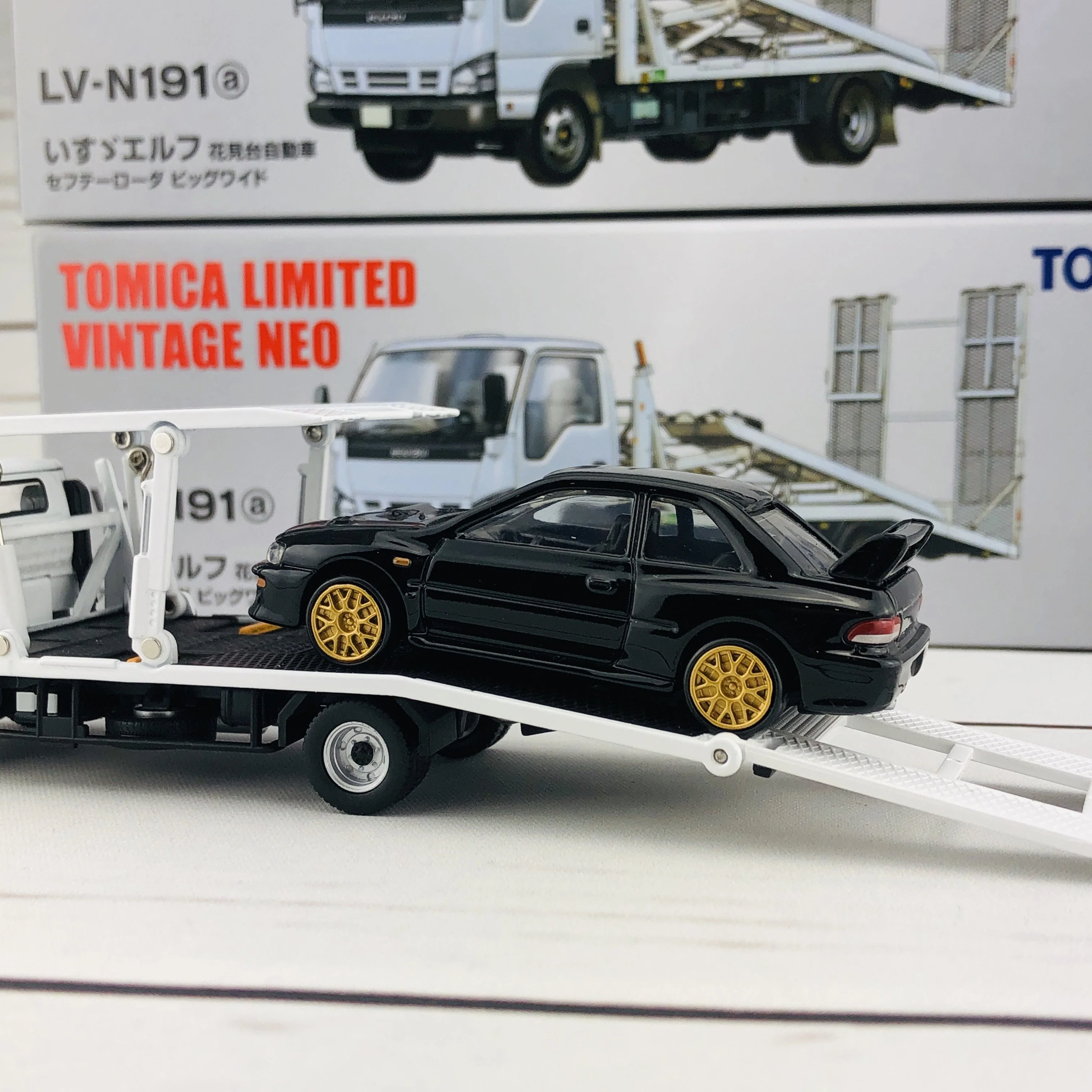 Tomica Limited Vintage Isuzu Elf Hanamidai Automobile Safety Loader Big Wide (White) LV-N191a - Image 10