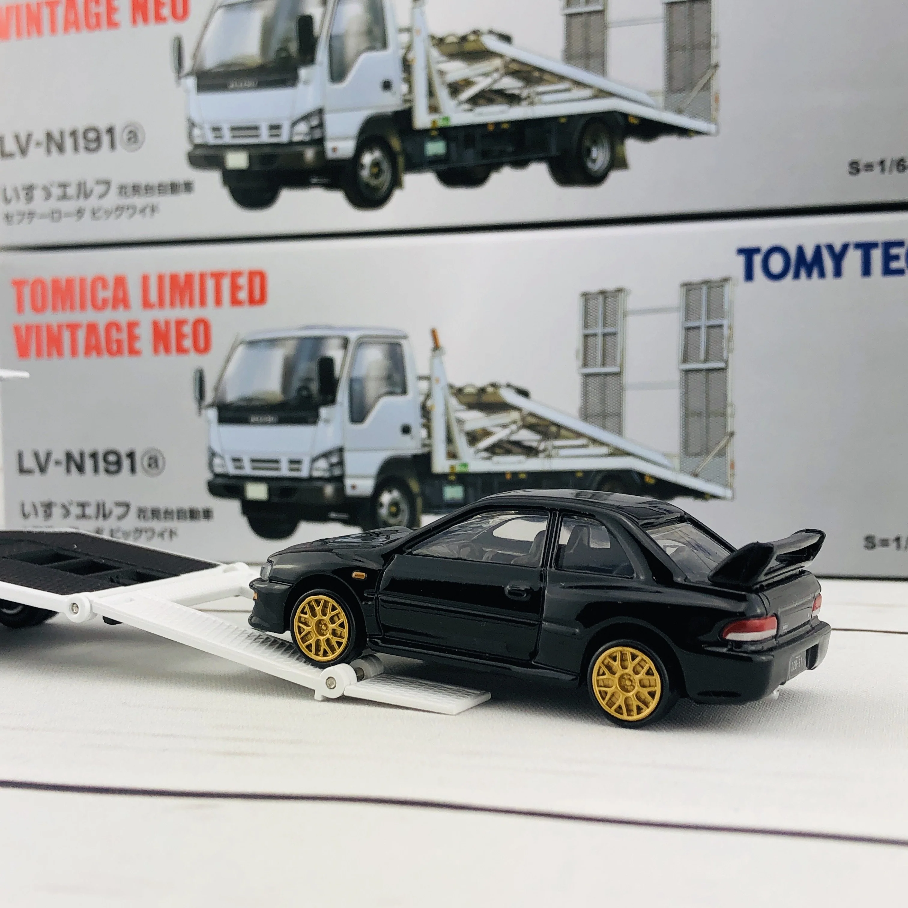 Tomica Limited Vintage Isuzu Elf Hanamidai Automobile Safety Loader Big Wide (White) LV-N191a - Image 7