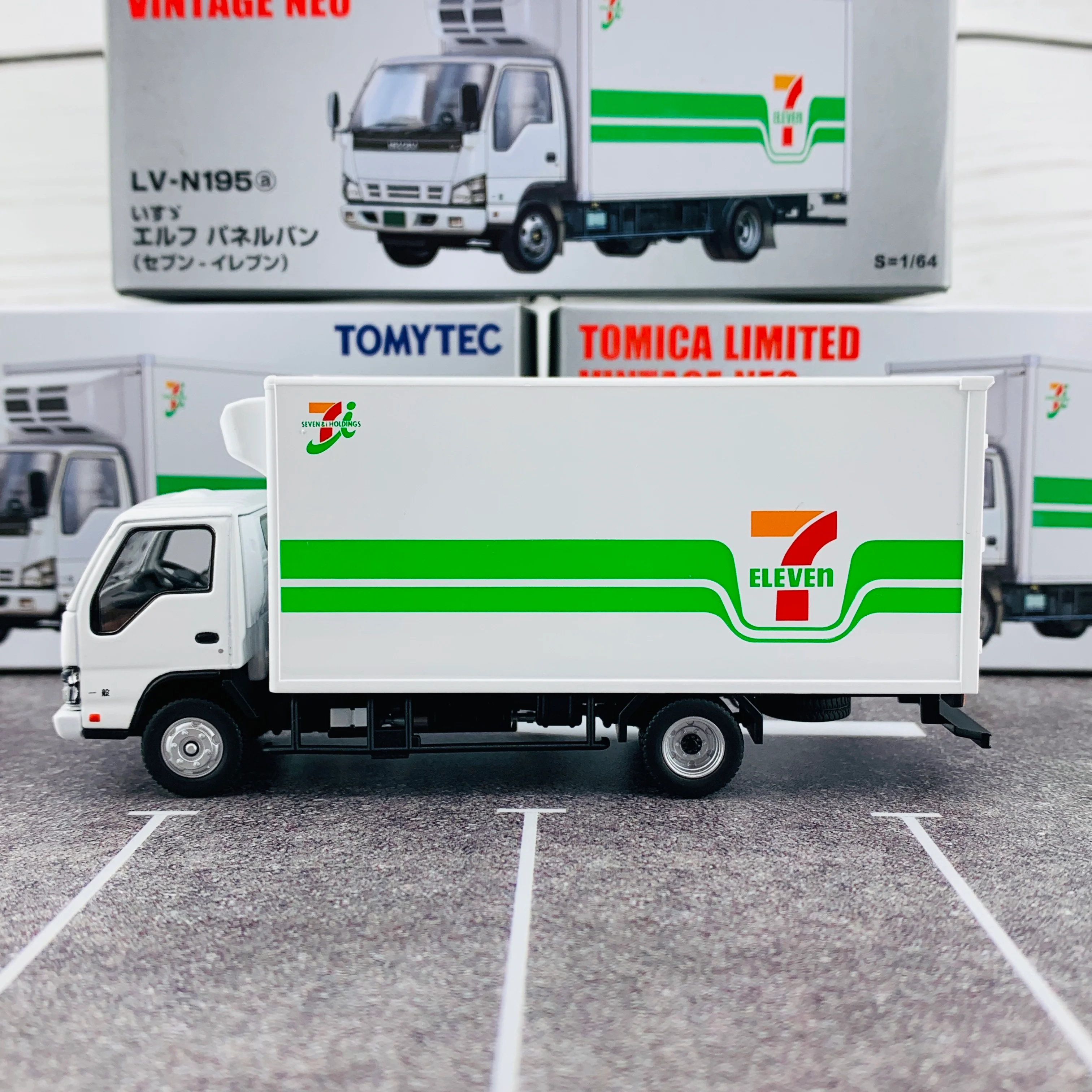 Tomica Limited Vintage Neo 1/64 Isuzu ELF Panel Van 7-Eleven LV-N195a - Image 2