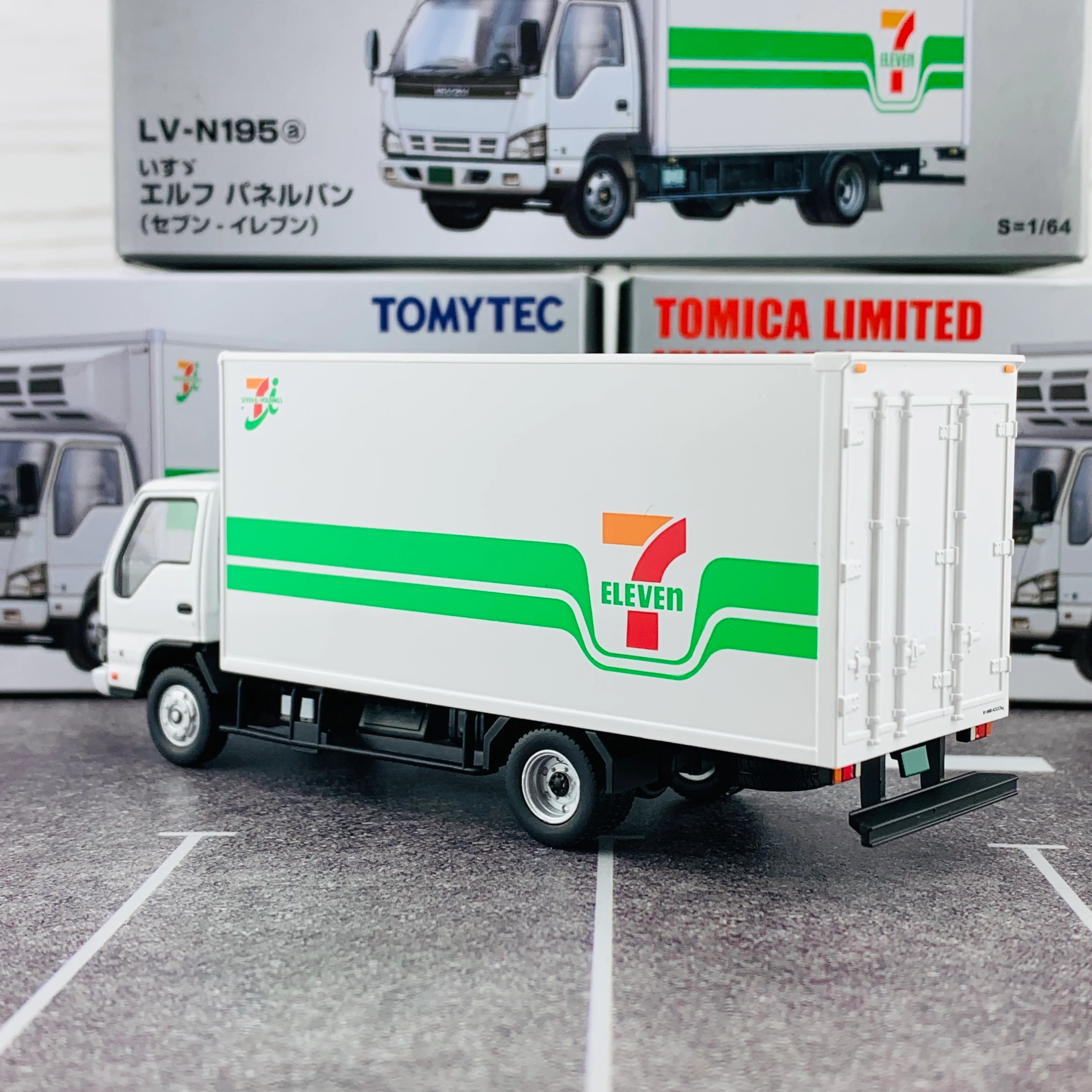 Tomica Limited Vintage Neo 1/64 Isuzu ELF Panel Van 7-Eleven LV-N195a - Image 4