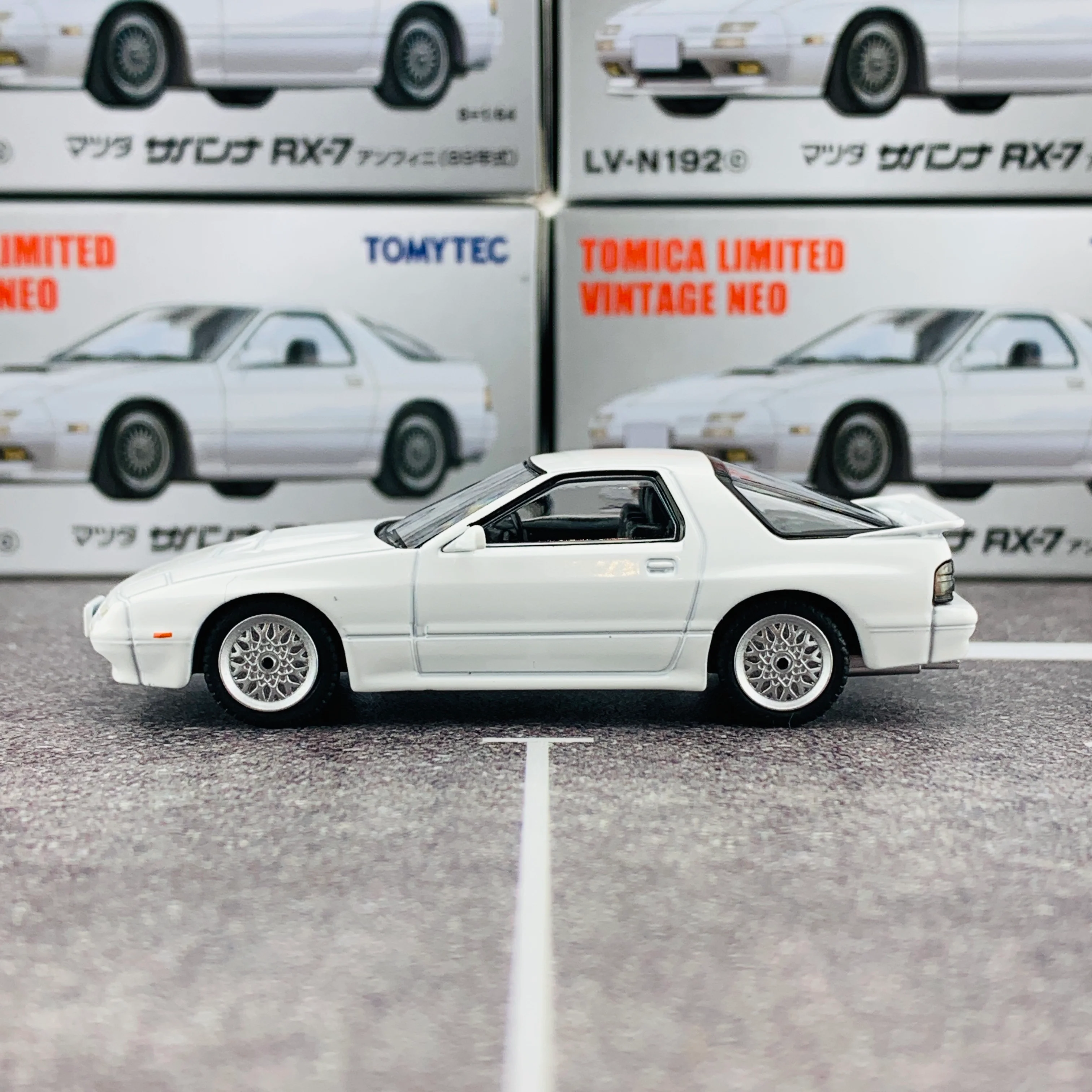 Tomica Limited Vintage Neo 1/64 Mazda Savanna RX7 Infini (Year 1989) LV-N192c - Image 2