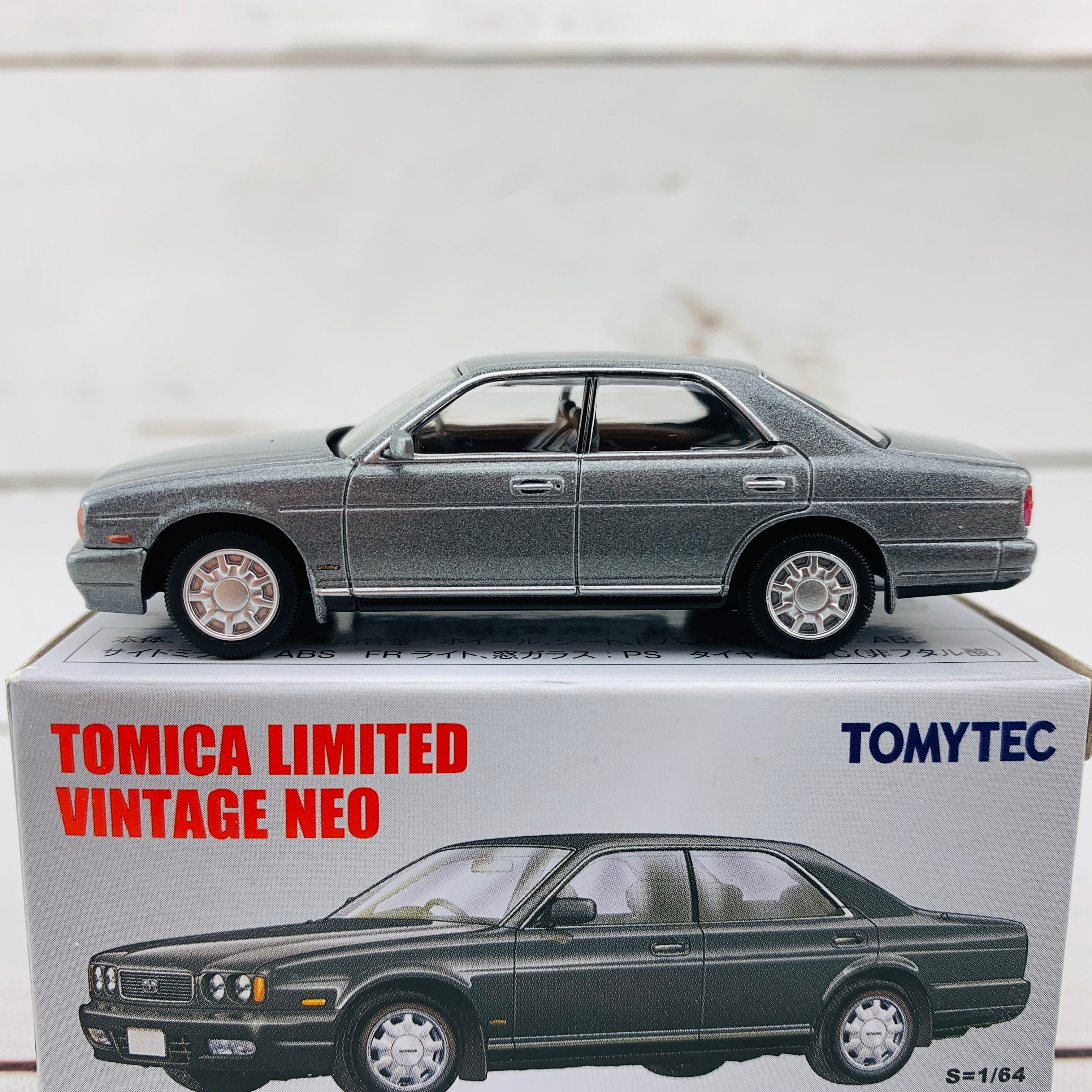 Tomica Limited Vintage Neo 1/64 Nissan Gloria Gran Turismo Ultima GREY (1991) LV-N183a - Image 2