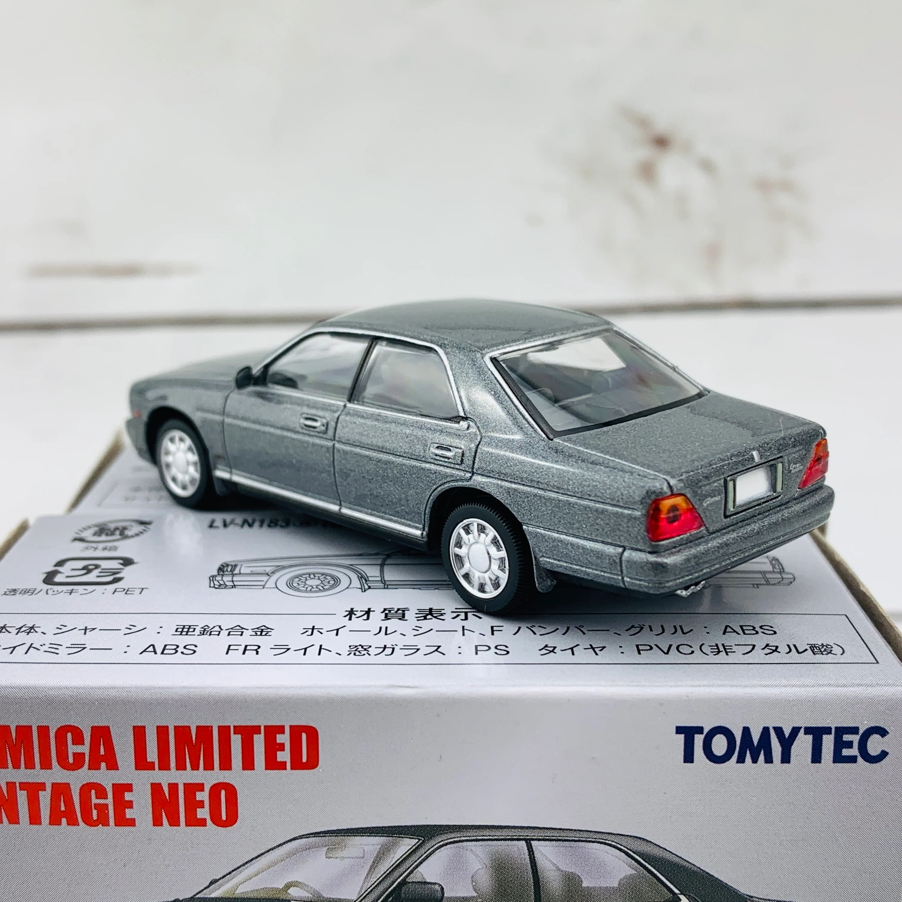 Tomica Limited Vintage Neo 1/64 Nissan Gloria Gran Turismo Ultima GREY (1991) LV-N183a - Image 4
