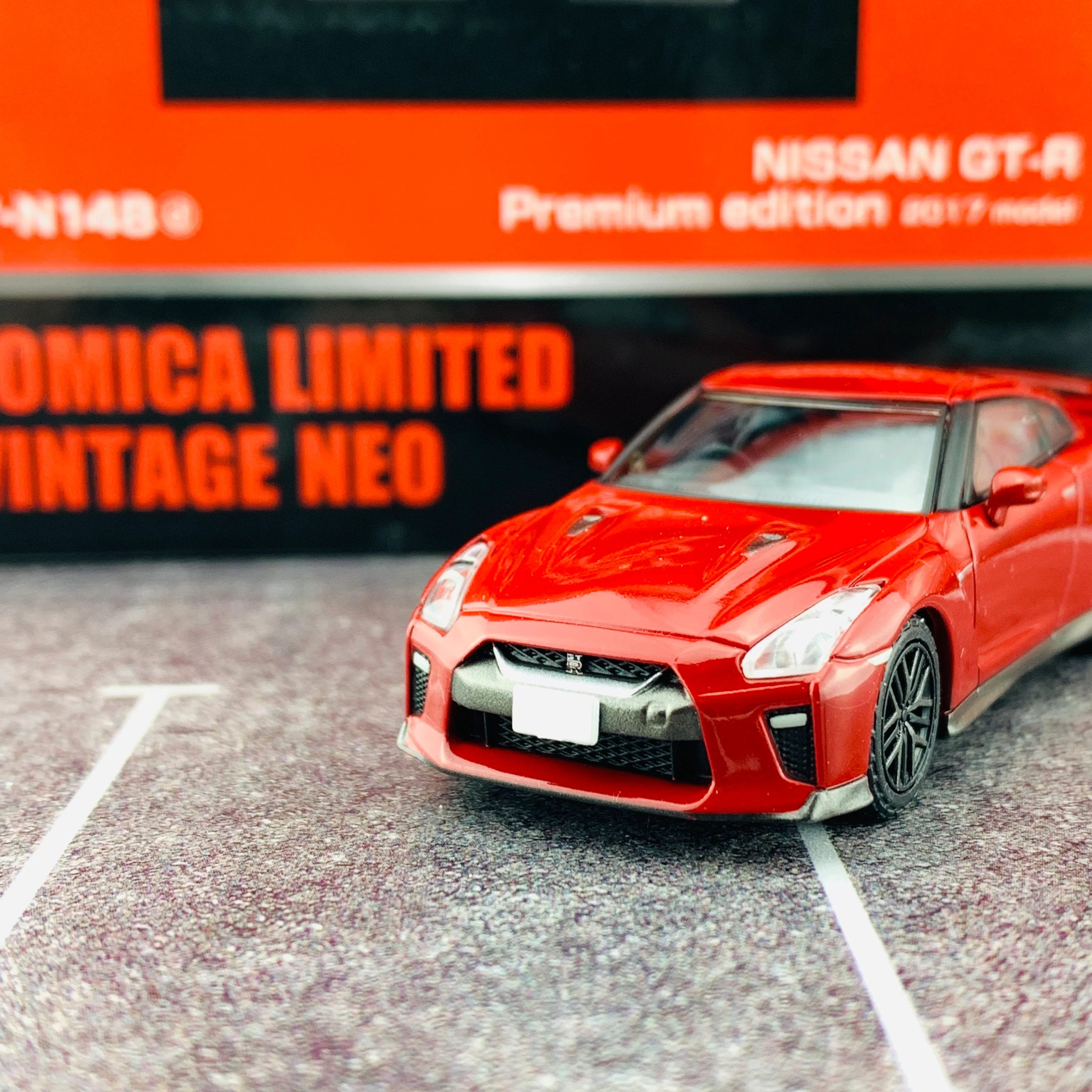 Tomica Limited Vintage Neo 1/64 Nissan GTR Premium Edition 2017 Model RED LV-N148d - Image 3
