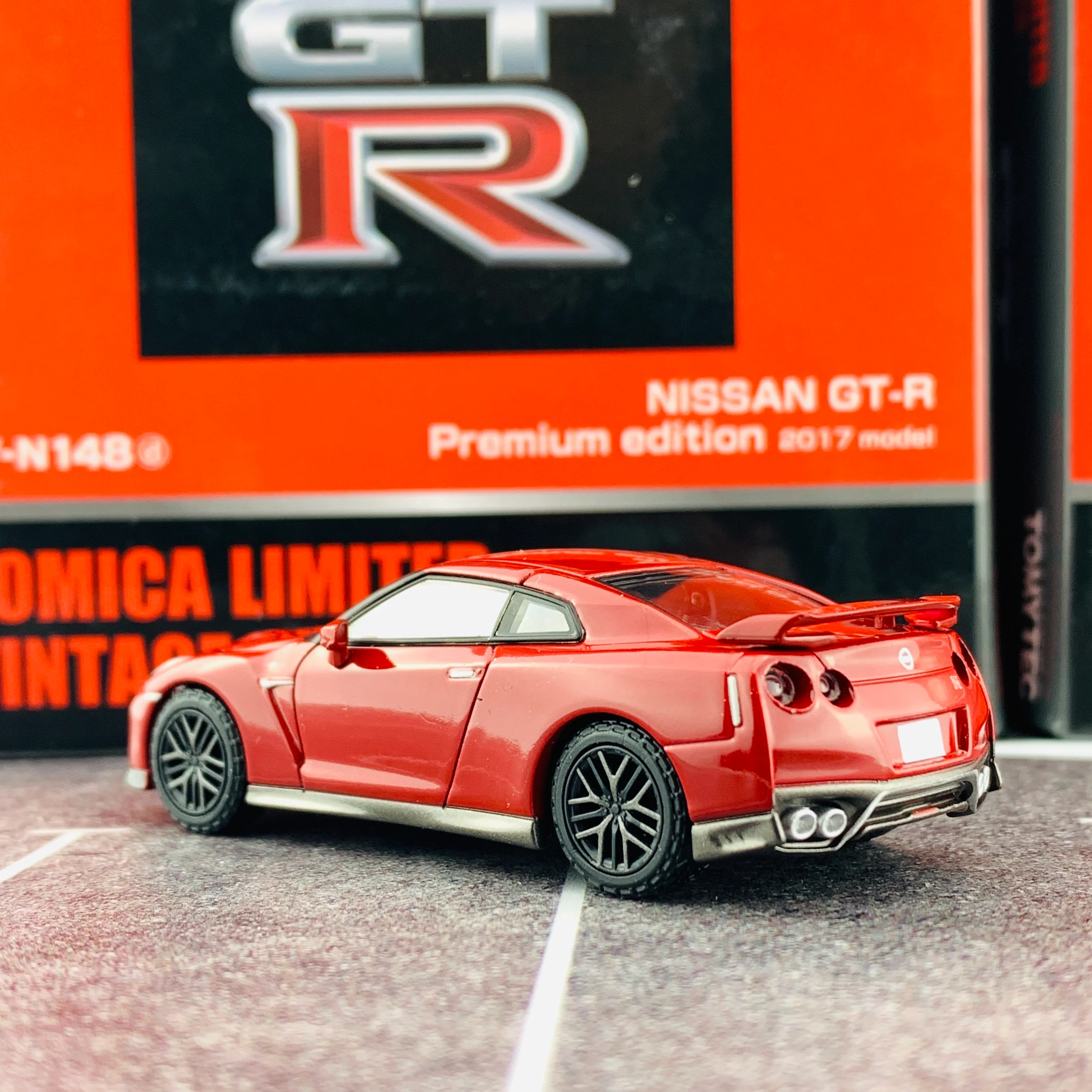 Tomica Limited Vintage Neo 1/64 Nissan GTR Premium Edition 2017 Model RED LV-N148d - Image 4