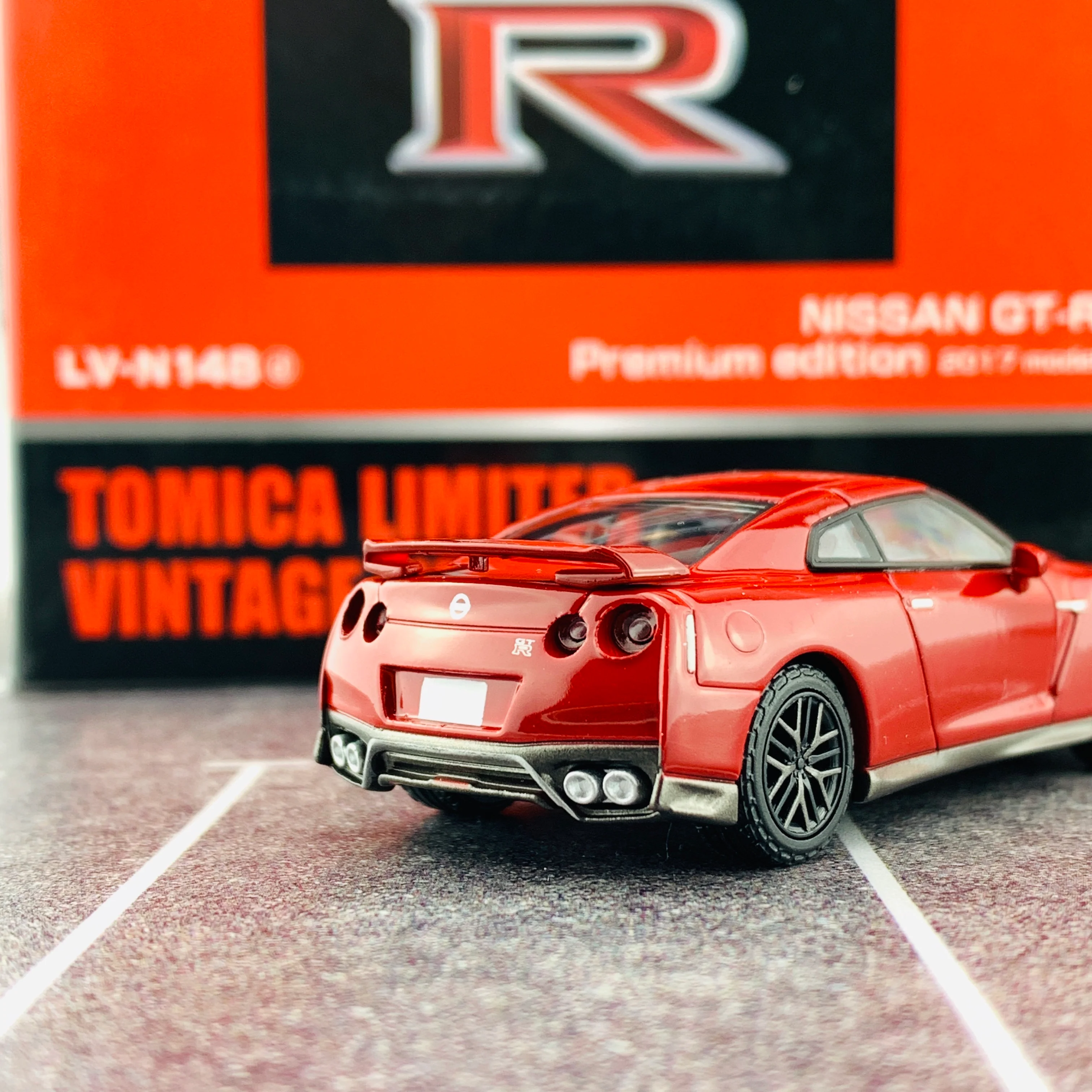 Tomica Limited Vintage Neo 1/64 Nissan GTR Premium Edition 2017 Model RED LV-N148d - Image 5