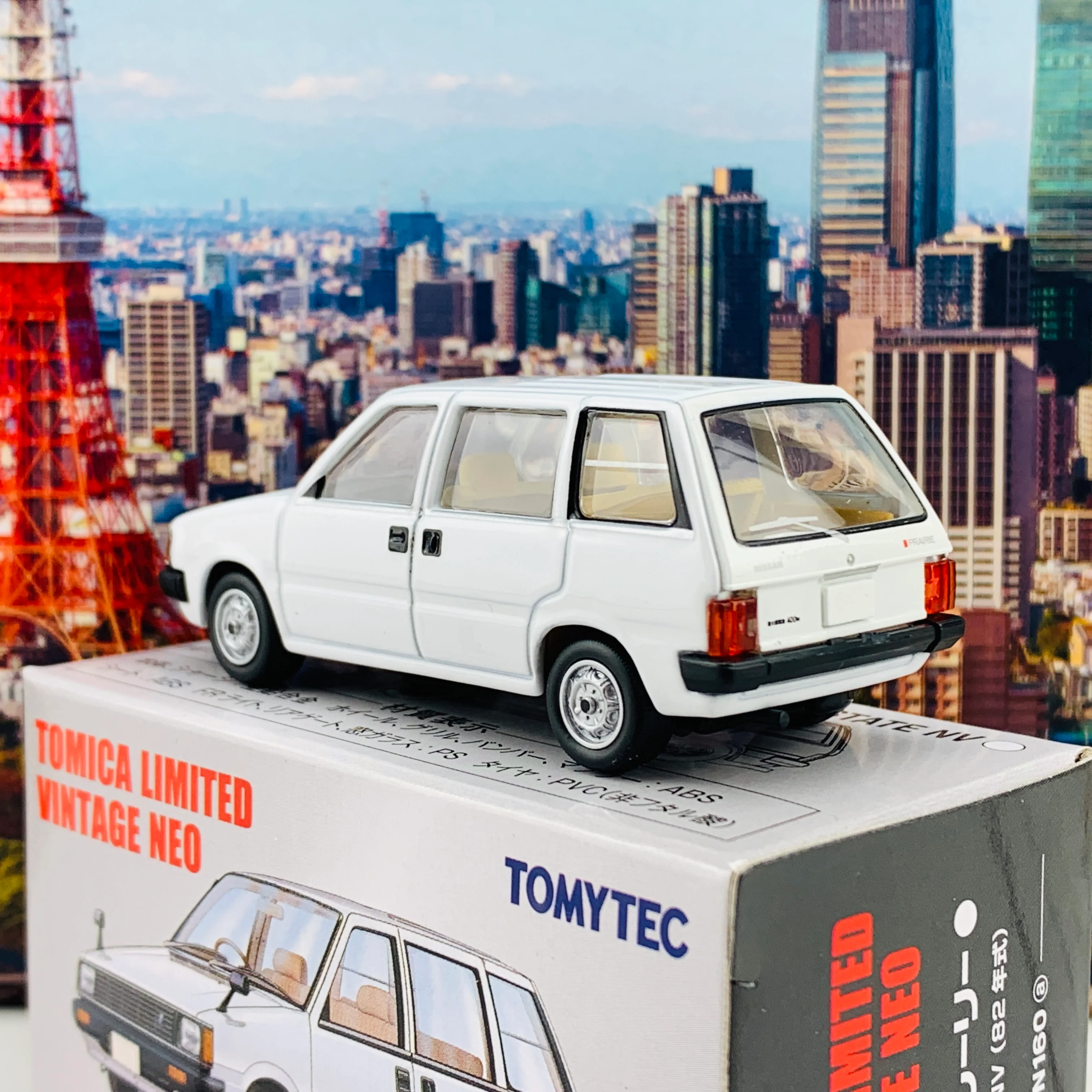 Tomica Limited Vintage Neo 1/64 Nissan Prairie Estate NV (1982) WHITE LV-N160a - Image 3