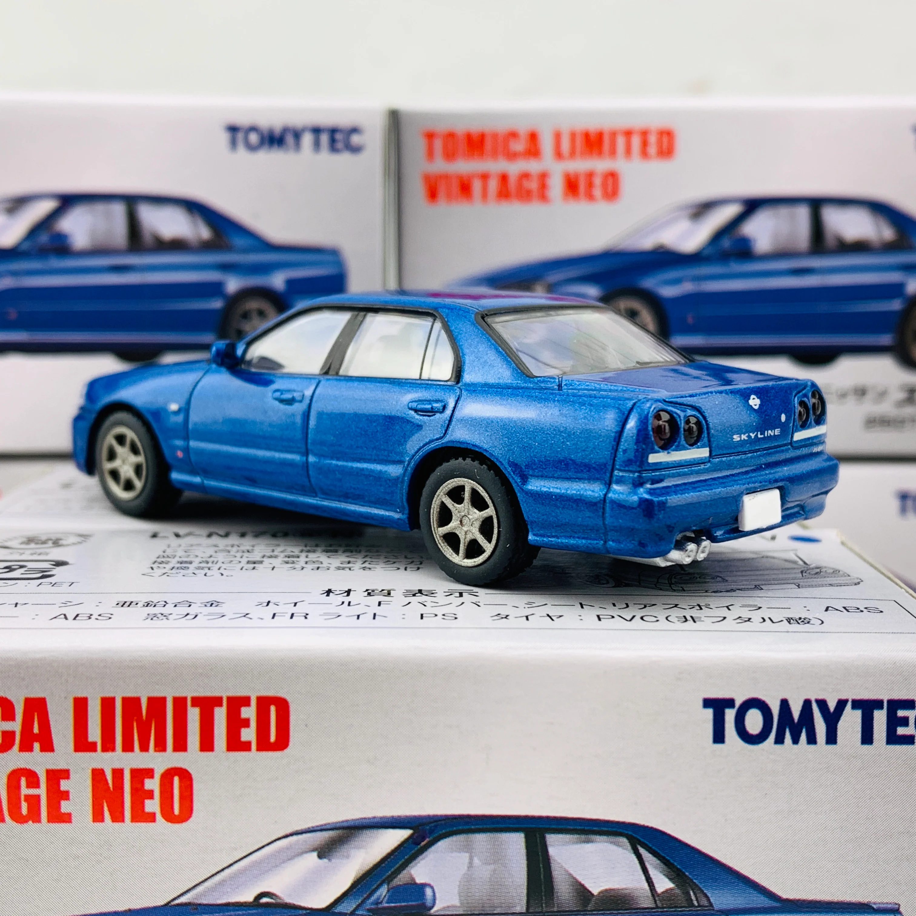 Tomica Limited Vintage Neo 1/64 Nissan Skyline 25GT-V BLUE (2000) LV-N170a - Image 3