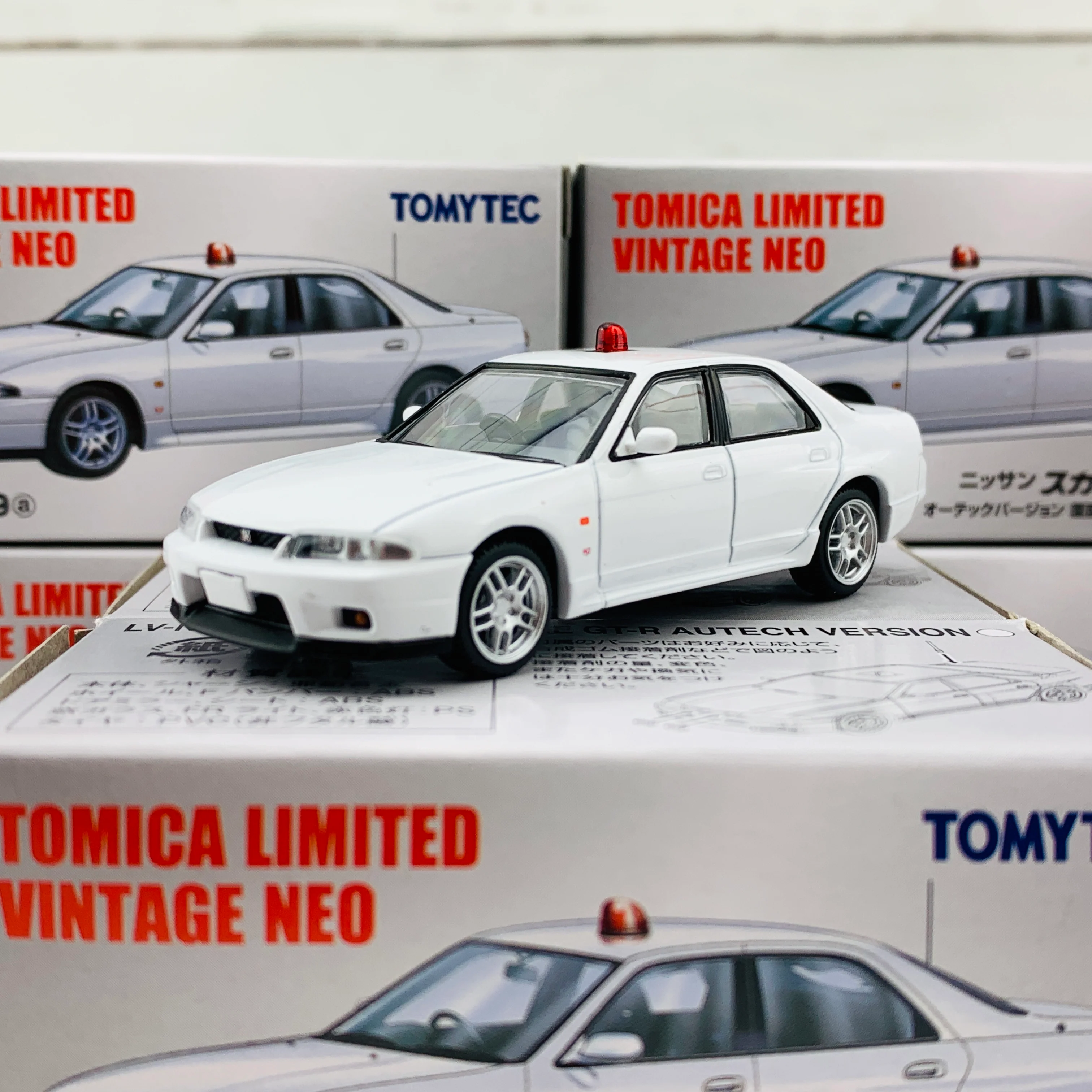Tomica Limited Vintage Neo 1/64 Nissan Skyline GTR Autech Version WHITE (1998) LV-N169a - Image 2
