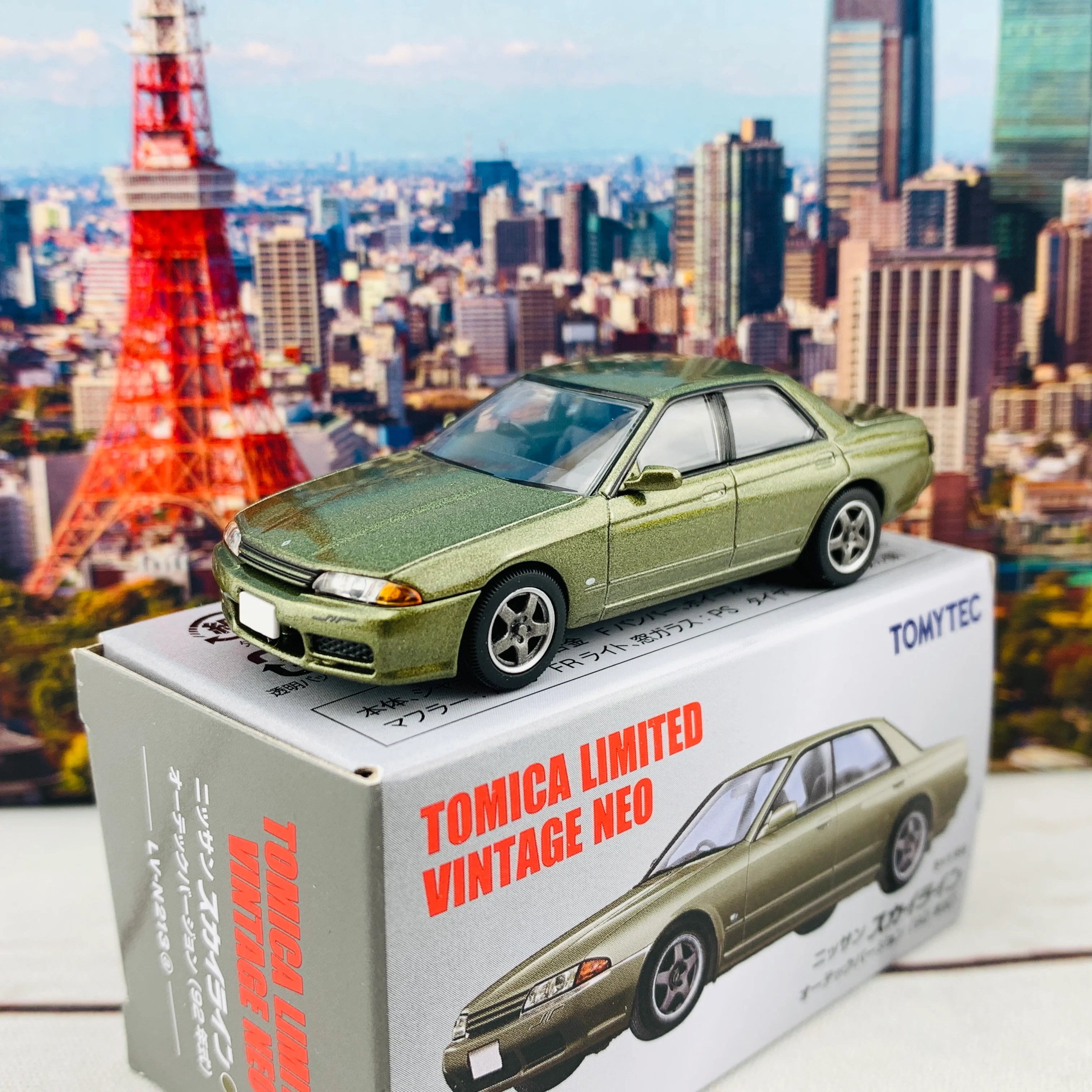 Tomica Limited Vintage Neo 1/64 Nissan Skyline Skyline Autech Version (1992) LV-N213a - Image 2