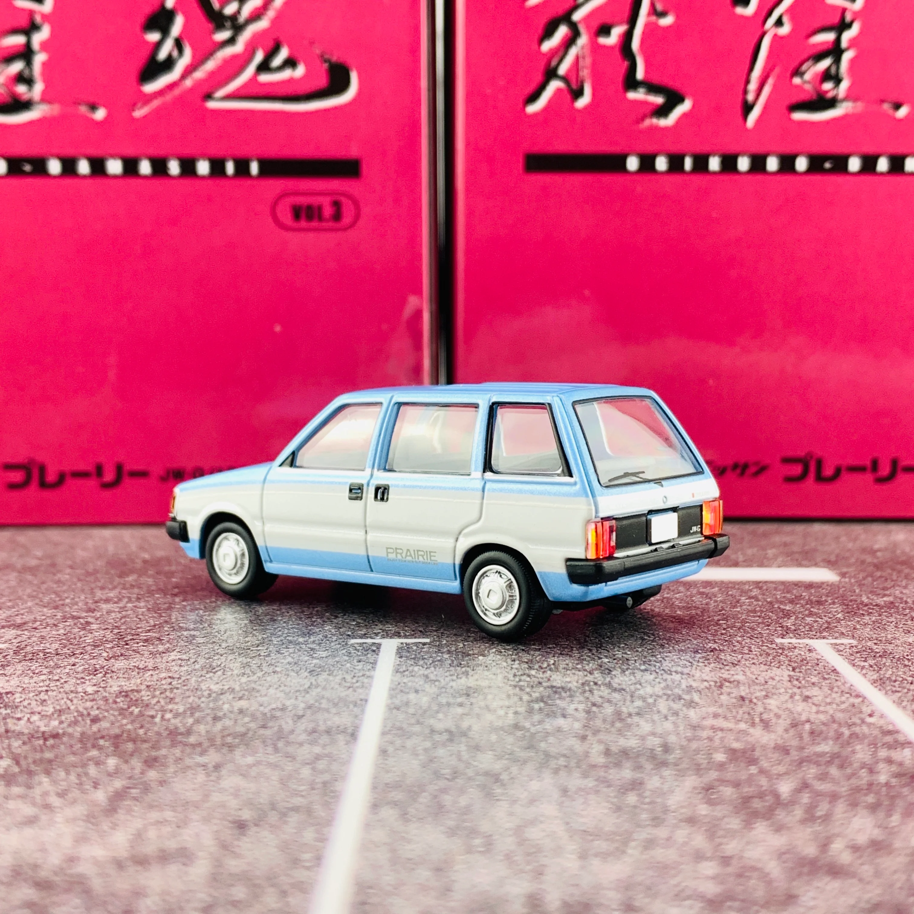 Tomica Limited Vintage Neo 1/64 Ogikubo Damasii Nissan Prairie JW-G (Year 1982) - Image 4