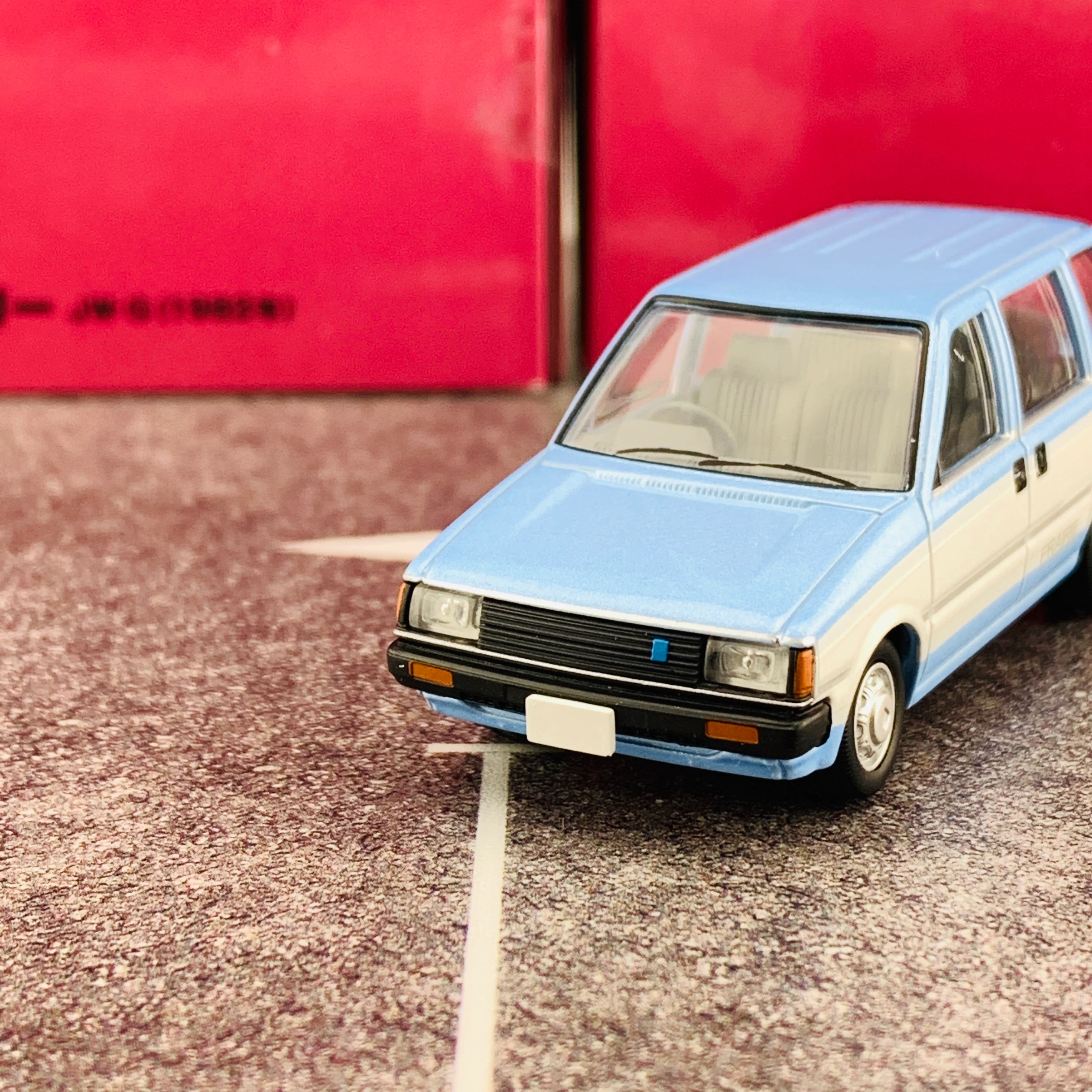 Tomica Limited Vintage Neo 1/64 Ogikubo Damasii Nissan Prairie JW-G (Year 1982) - Image 5