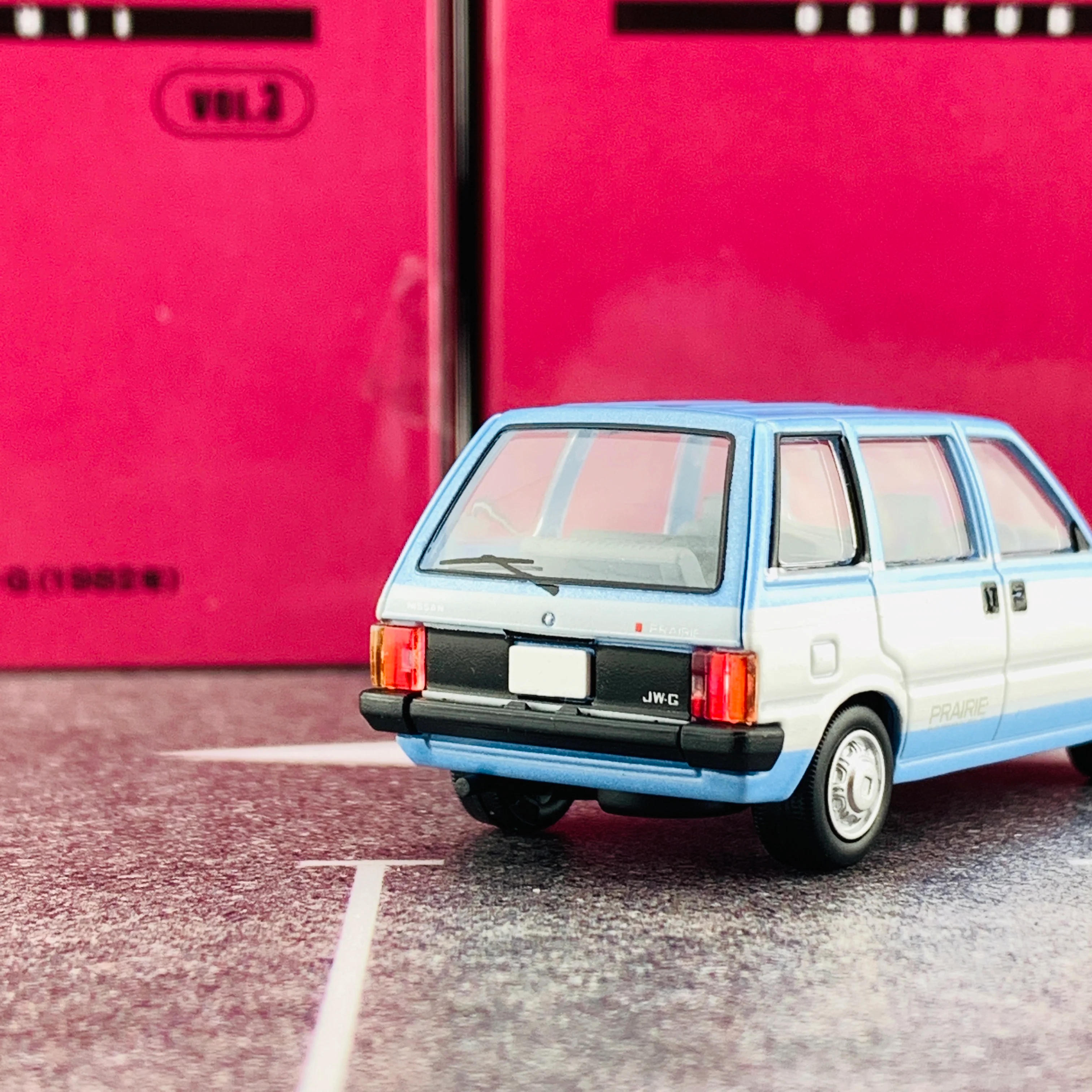 Tomica Limited Vintage Neo 1/64 Ogikubo Damasii Nissan Prairie JW-G (Year 1982) - Image 6