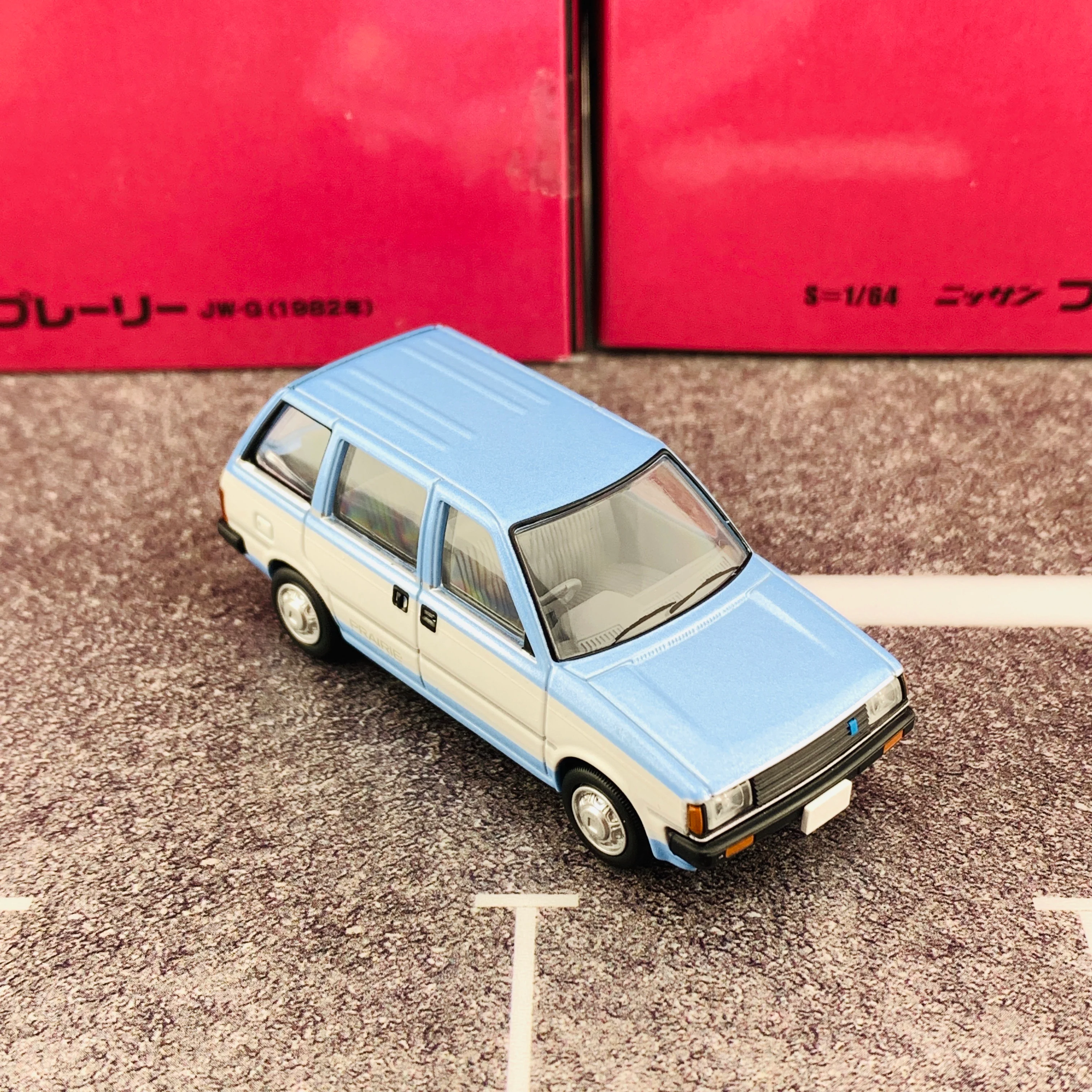 Tomica Limited Vintage Neo 1/64 Ogikubo Damasii Nissan Prairie JW-G (Year 1982) - Image 9