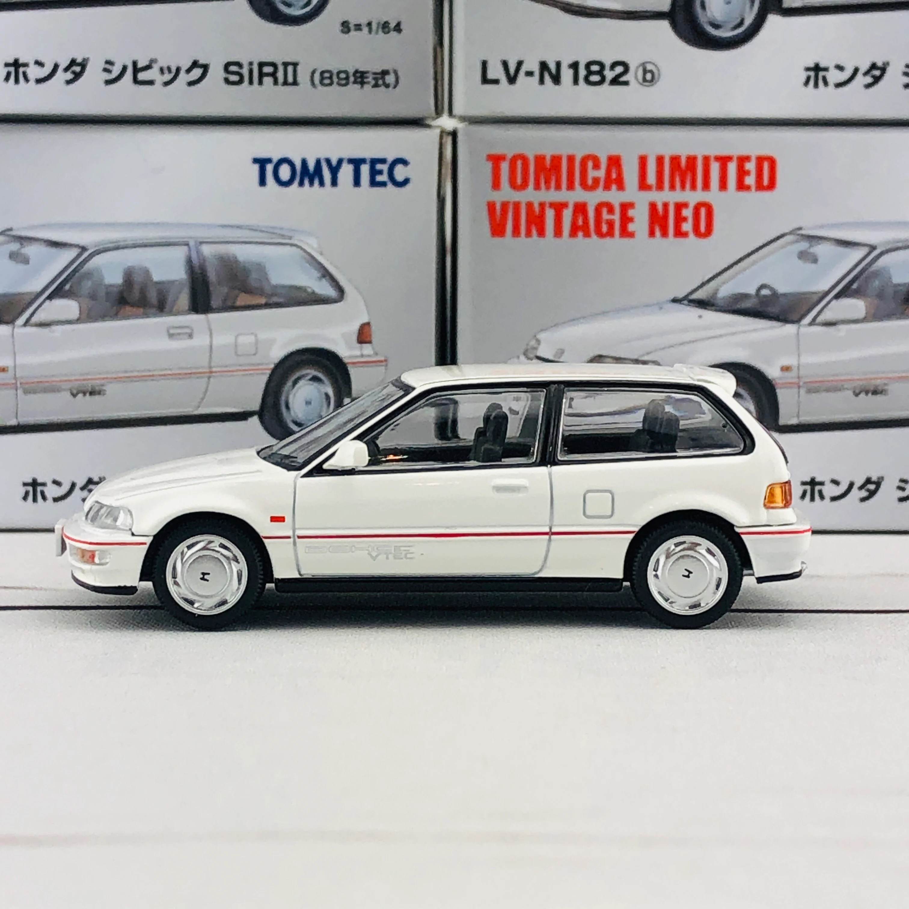 Tomica Limited Vintage Neo Honda Civic SIR II (White) LV-N182b - Image 2